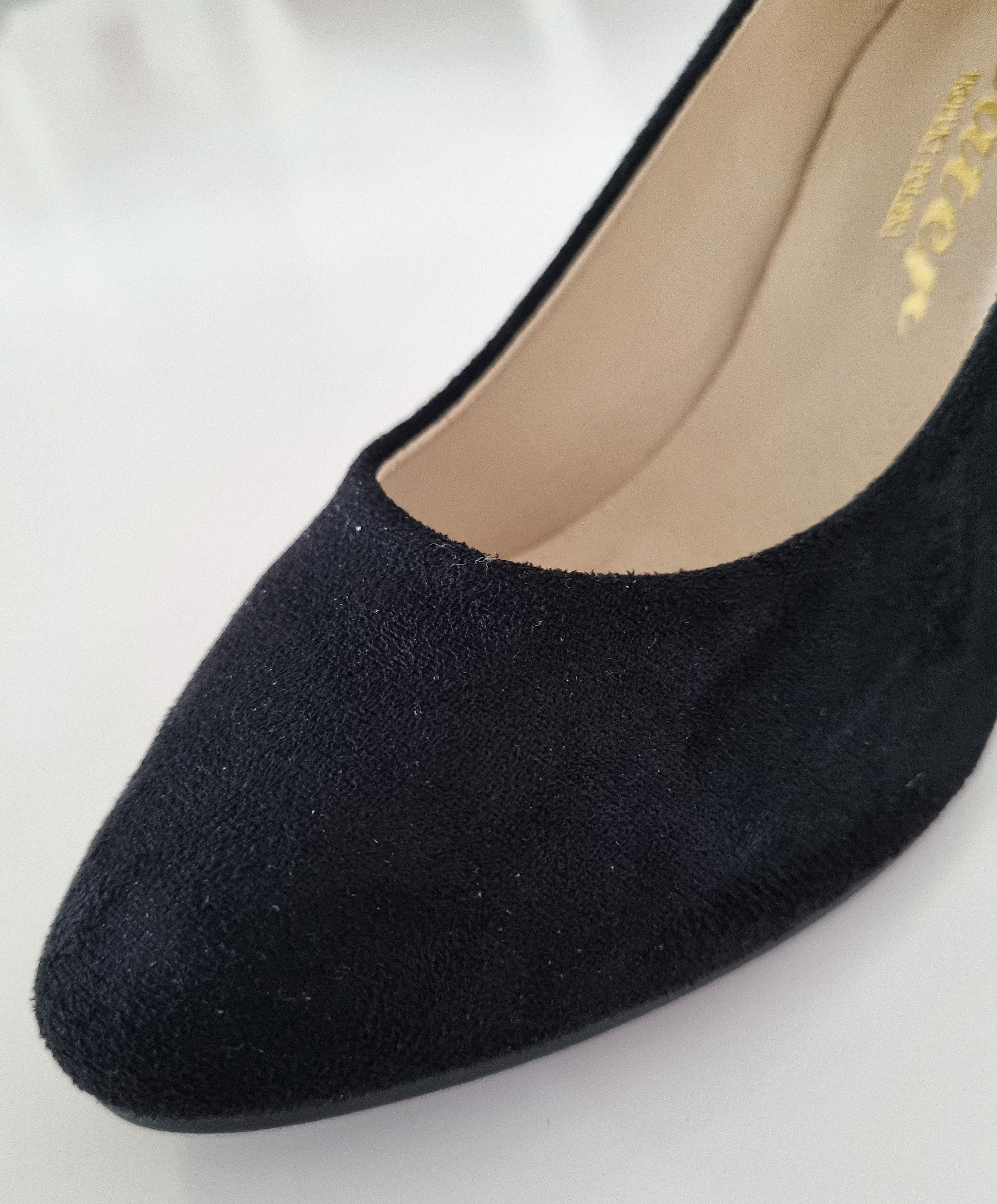 Moteriški juodi bateliai