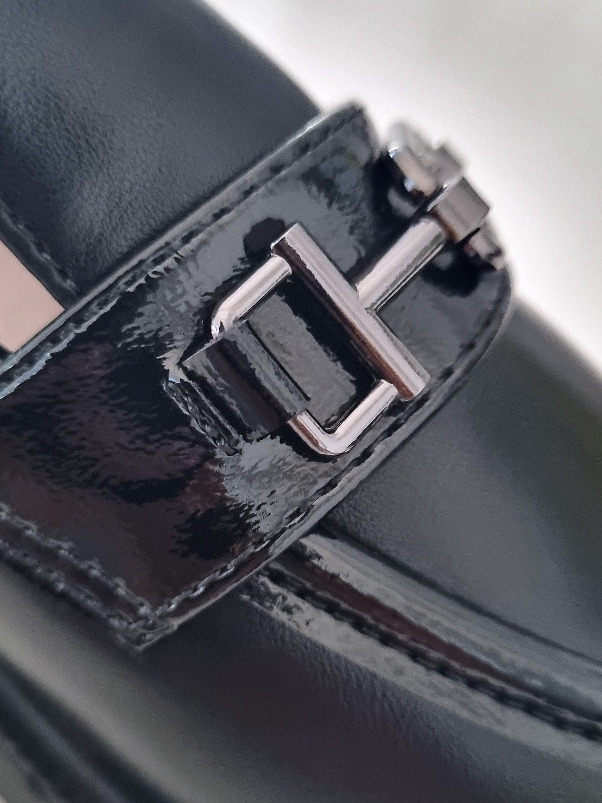 Moteriški juodi loaferiai