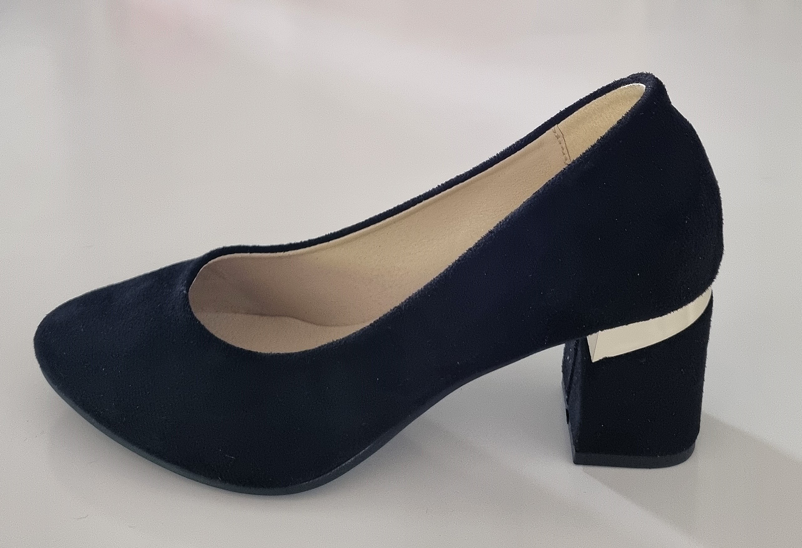 Moteriški juodi bateliai