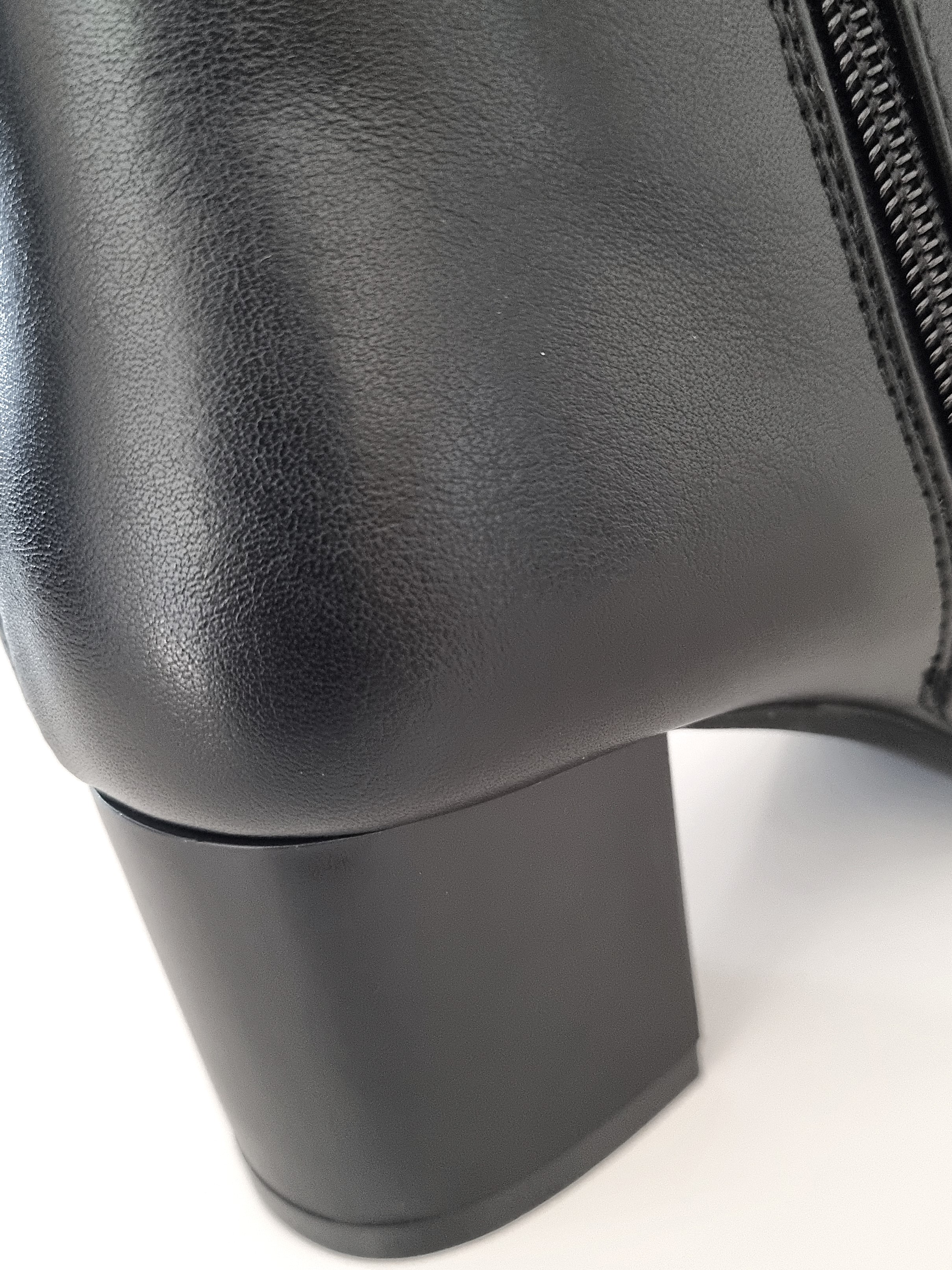 Moteriški juodi aulinukai su kulnu