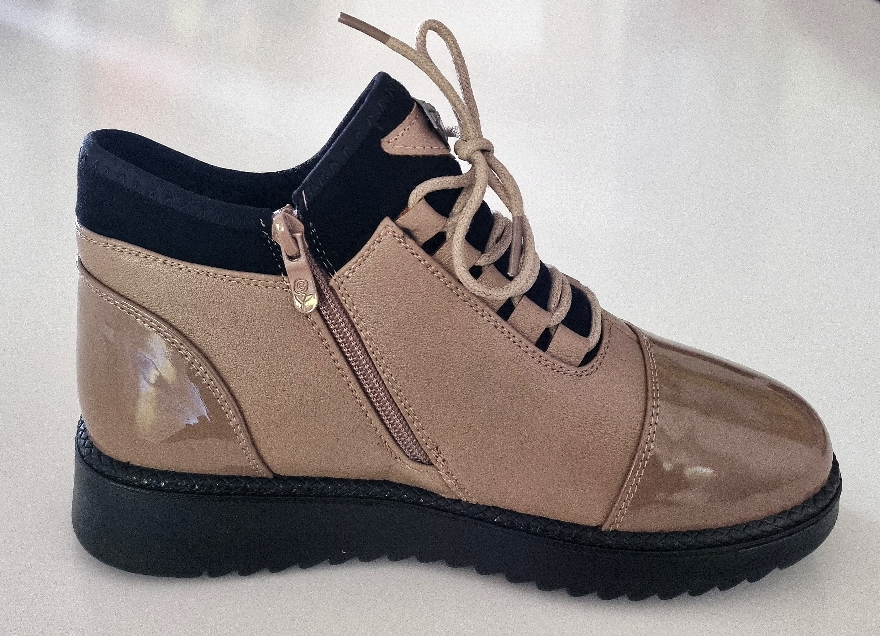 Moteriški aulinukai