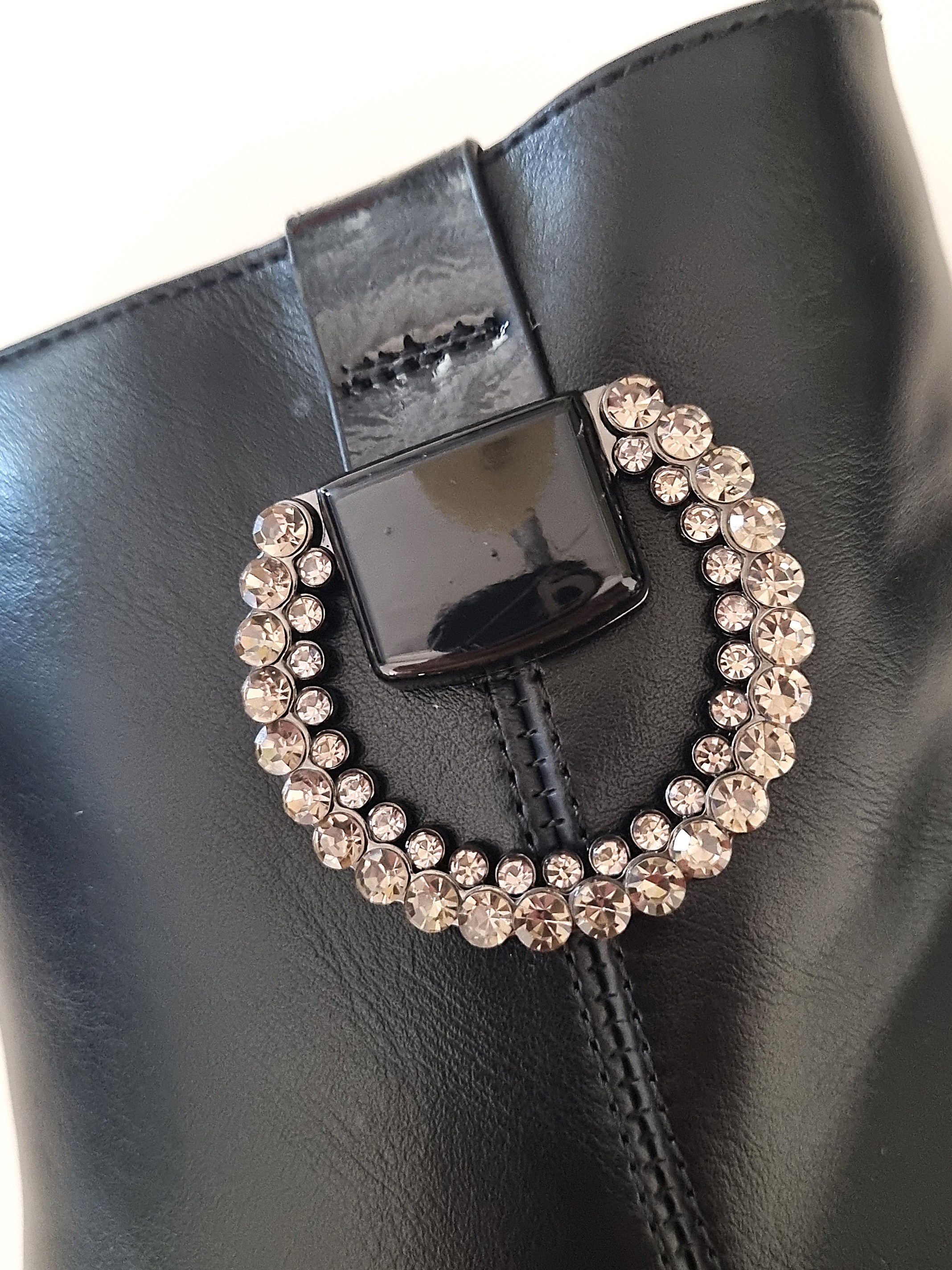 Moteriški juodi aulinukai