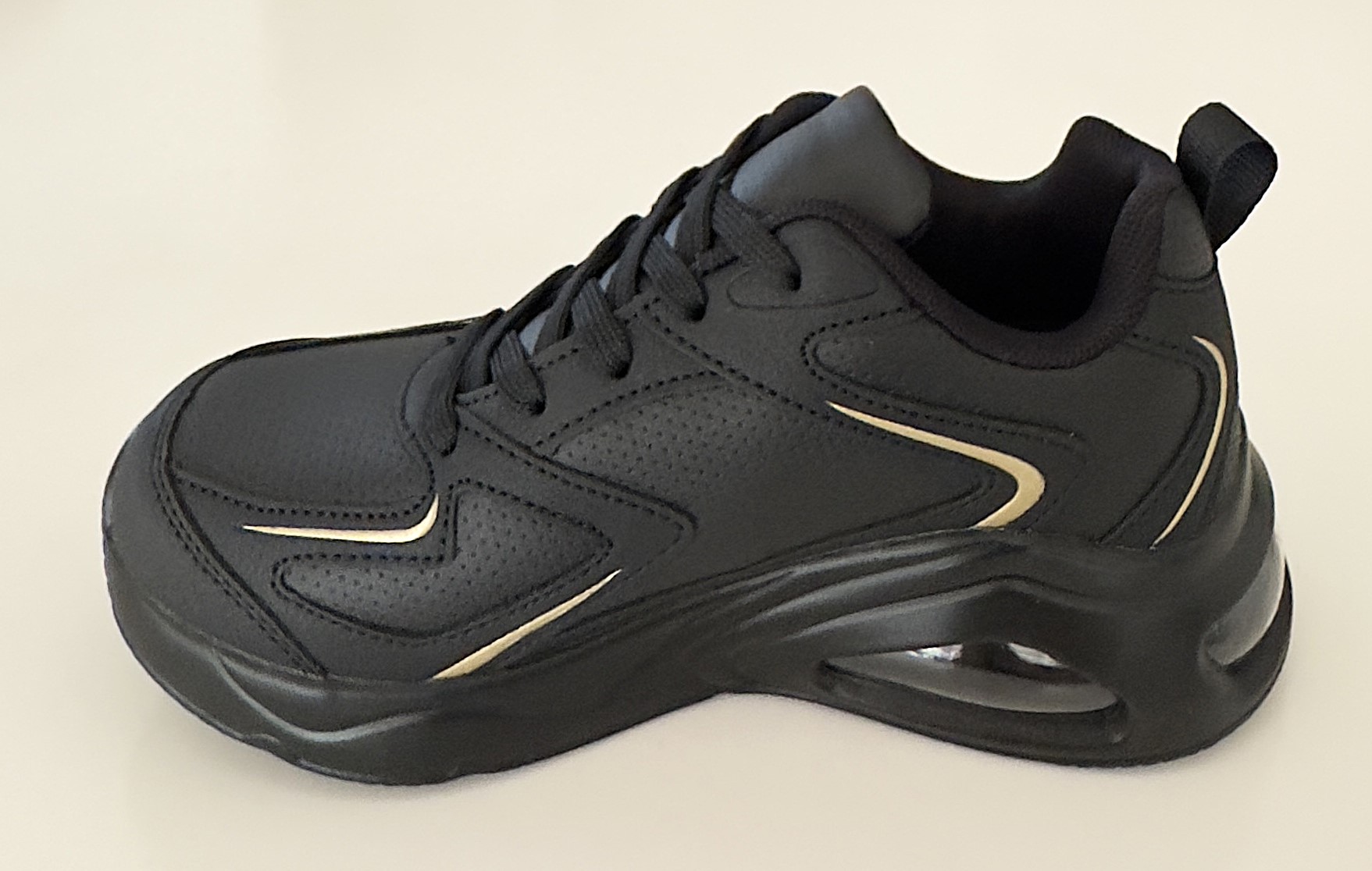 Kedai moterims, juodi