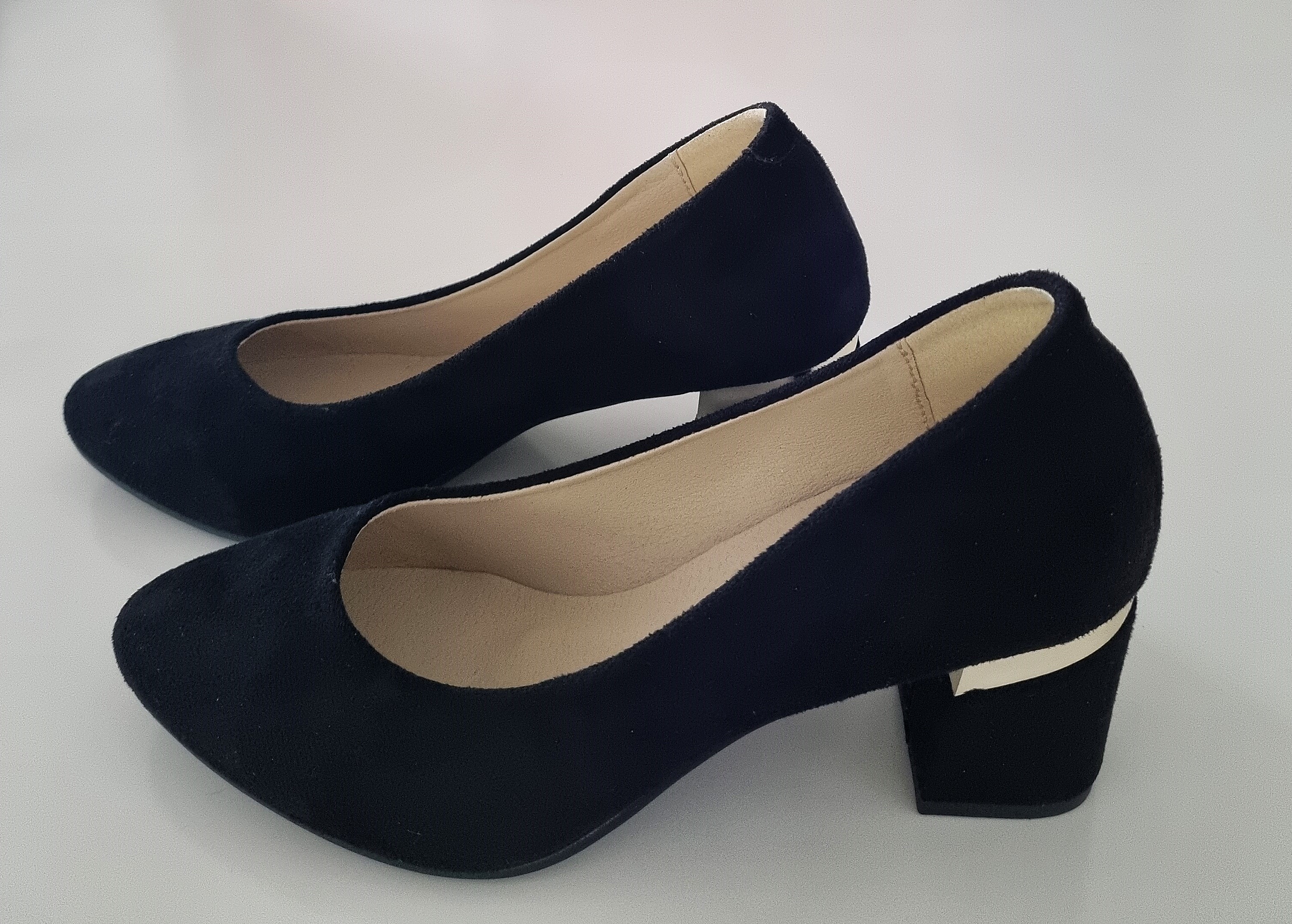 Moteriški juodi bateliai