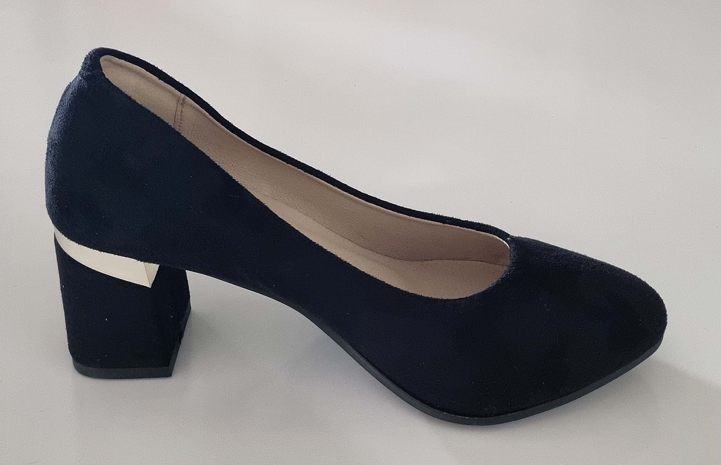 Moteriški juodi bateliai