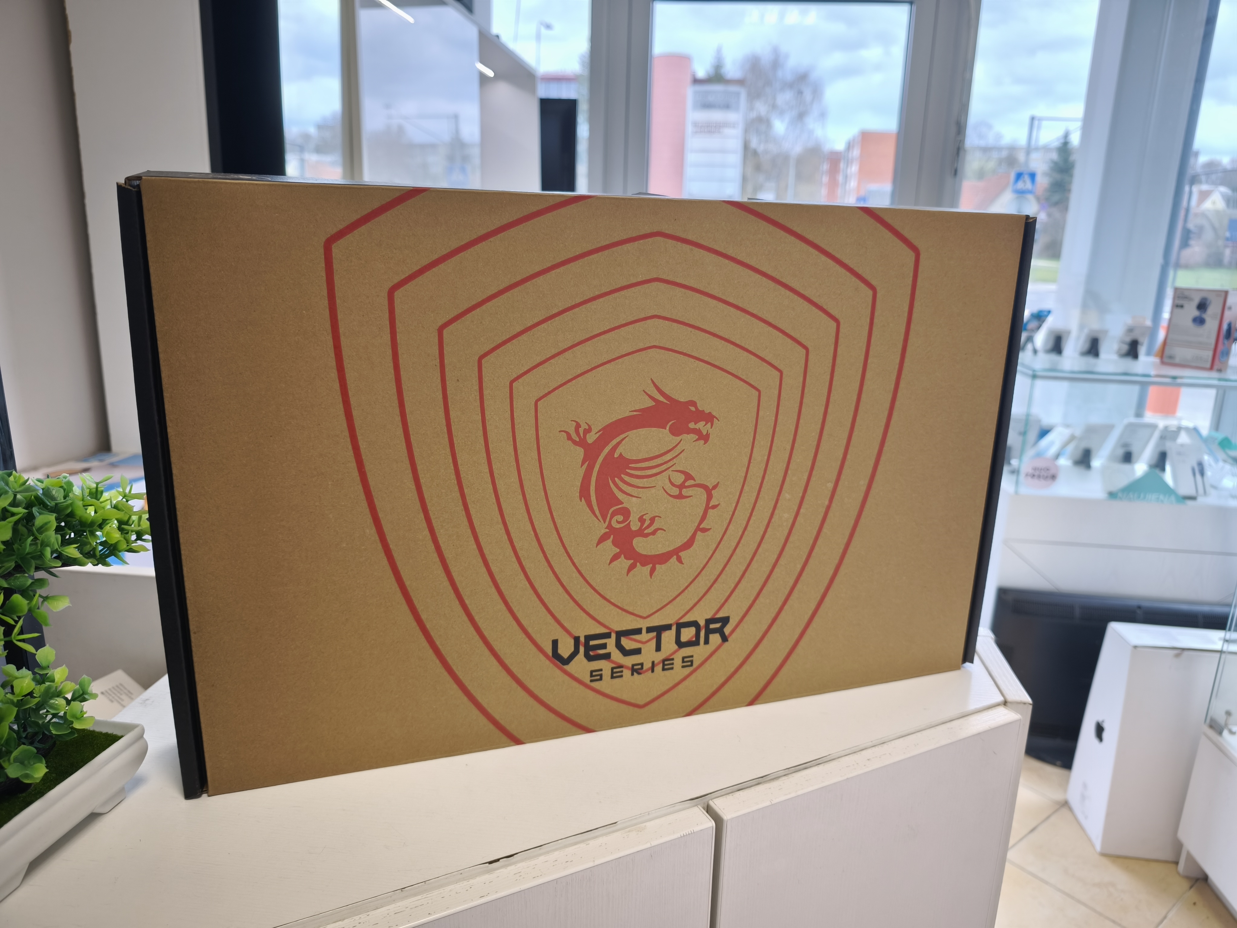 Msi Vector 16 Rtx 5070ti / Intel Ultra 7/ 1tb SSD su Garantija