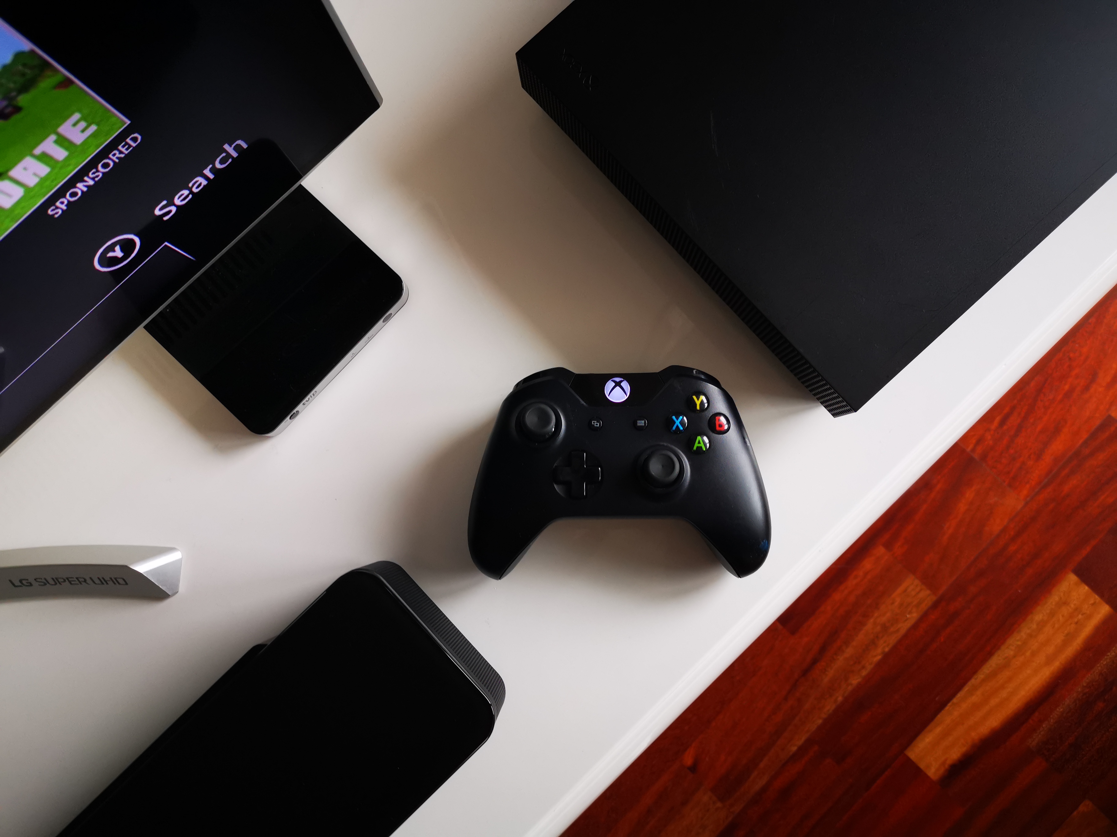 Xbox One X žaidimų konsolė