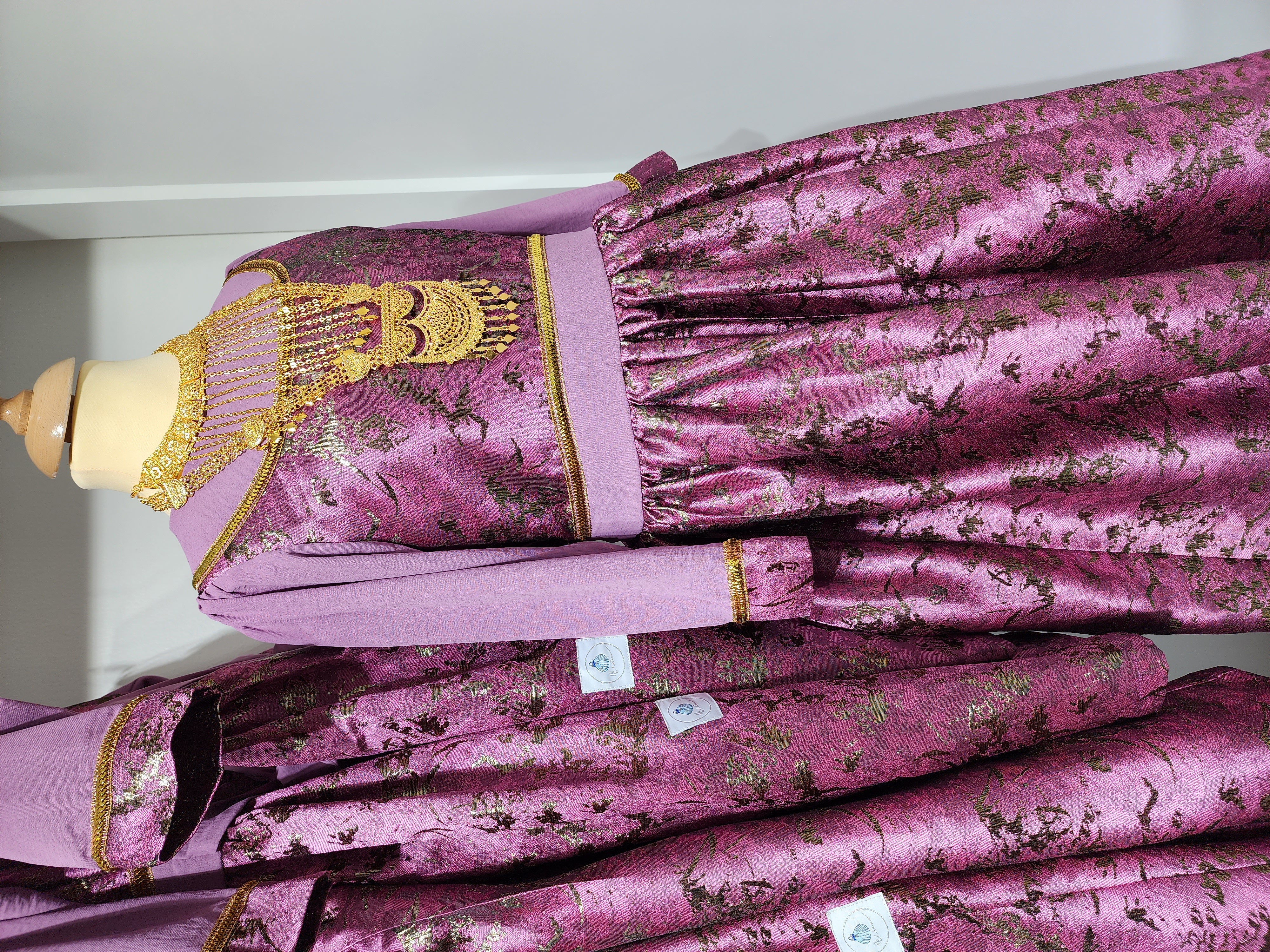 فستان فوشي فخم