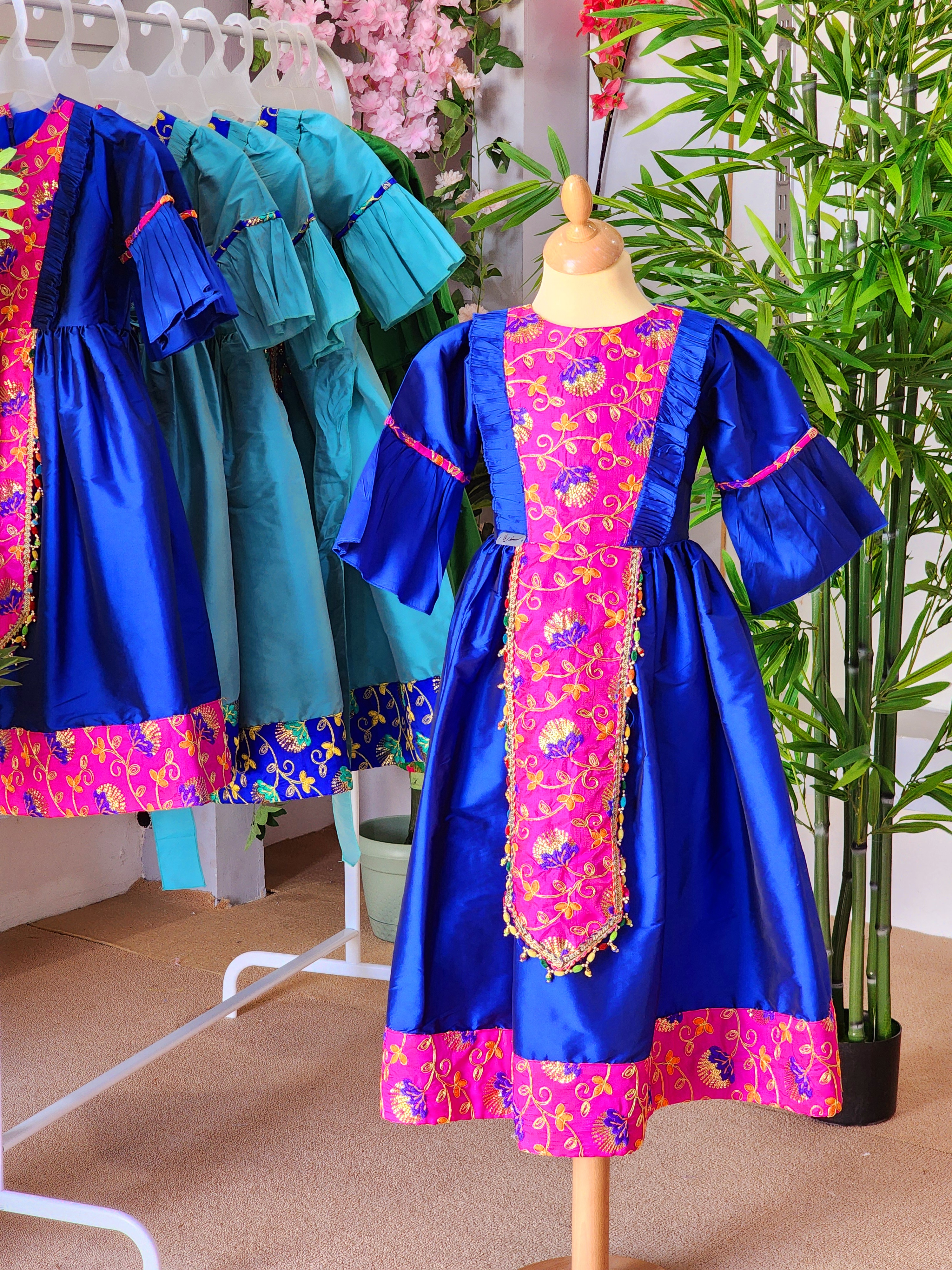 فستان الملكة الأزرق💙