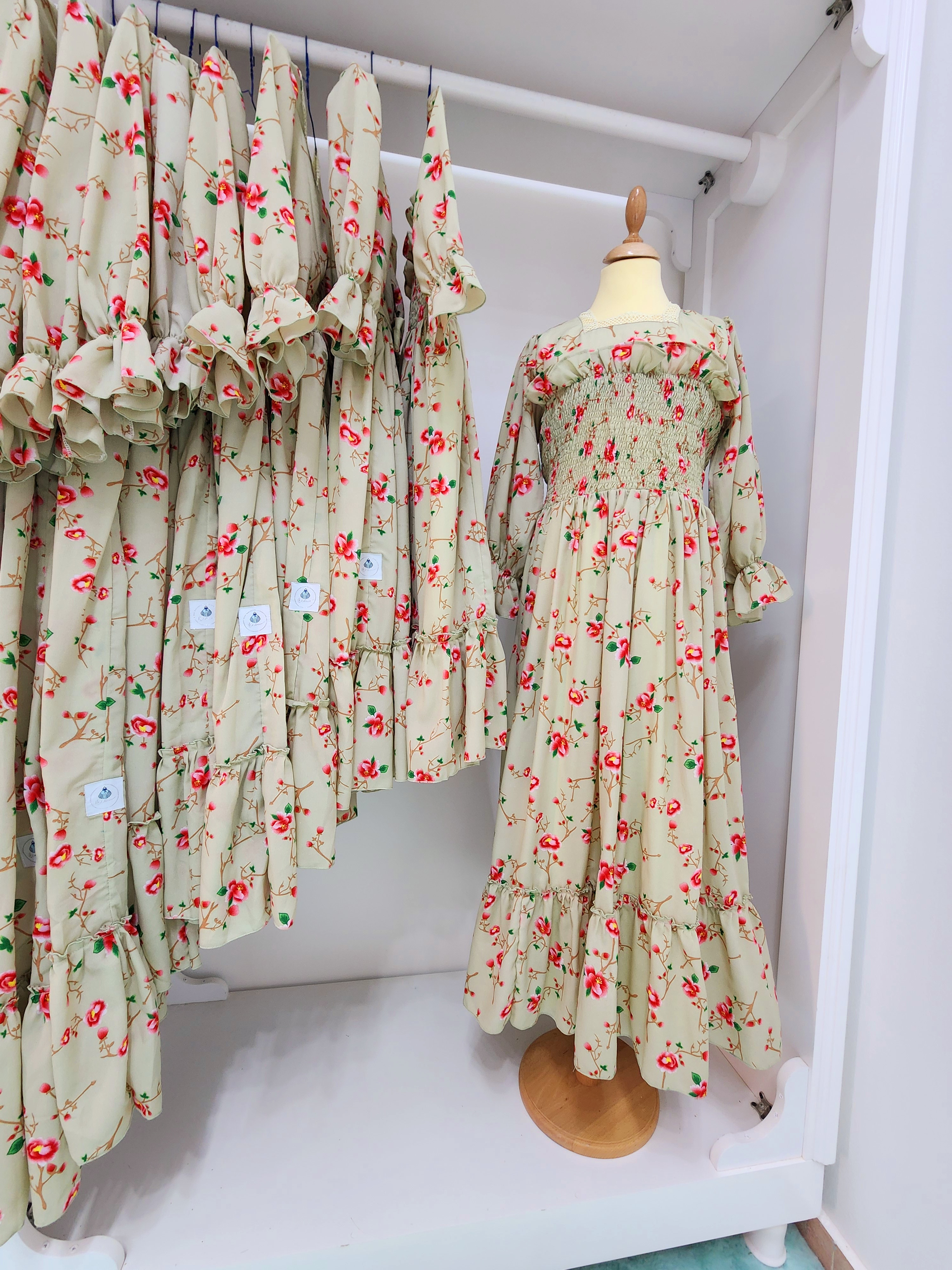 جلابية بلون زيتوني 