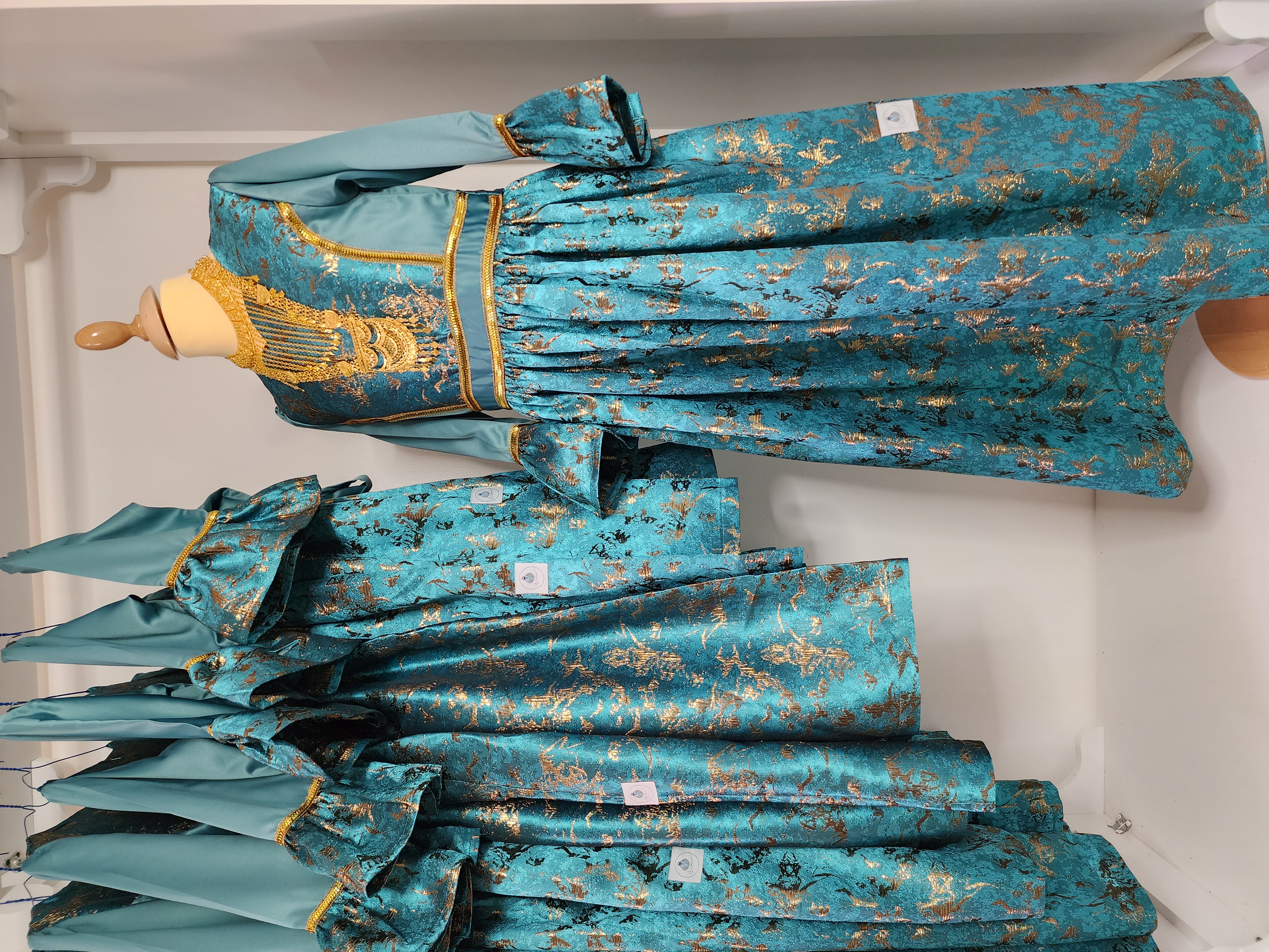 فستان أزرق فخم