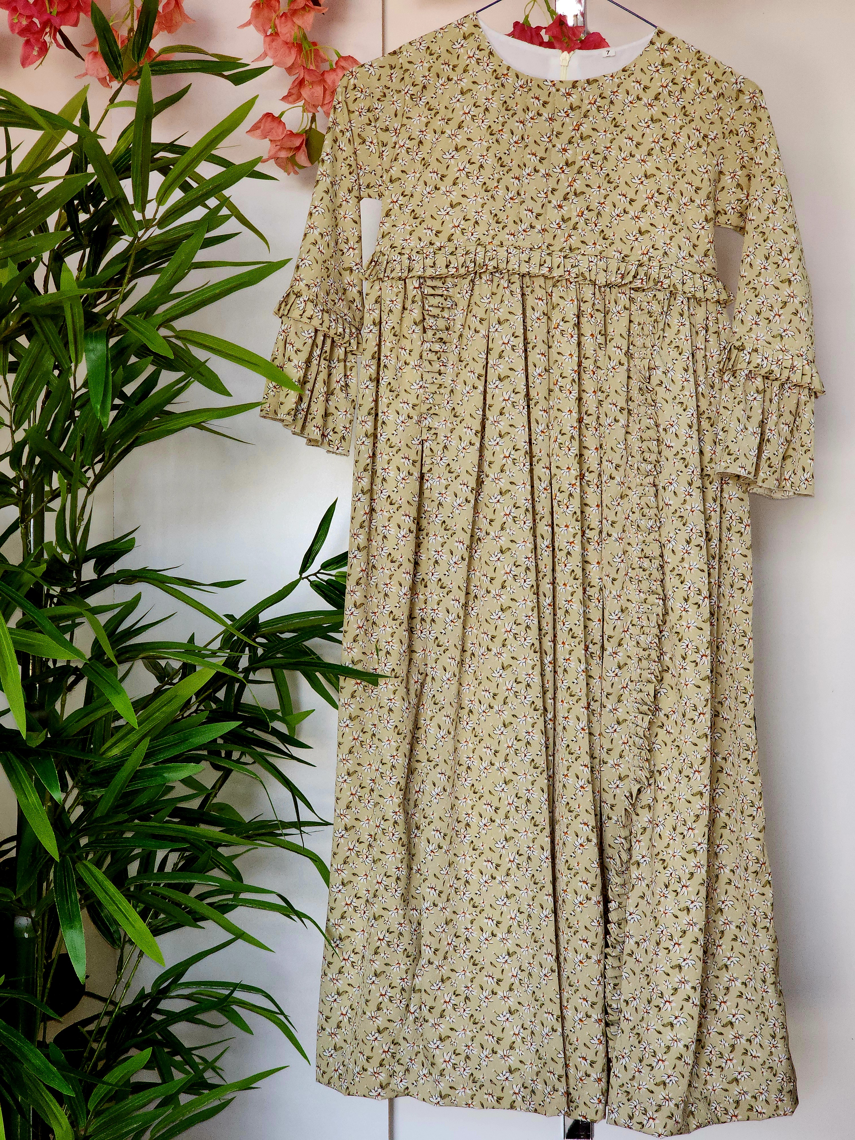 🫒جلابية منقطة بلون زيتوني