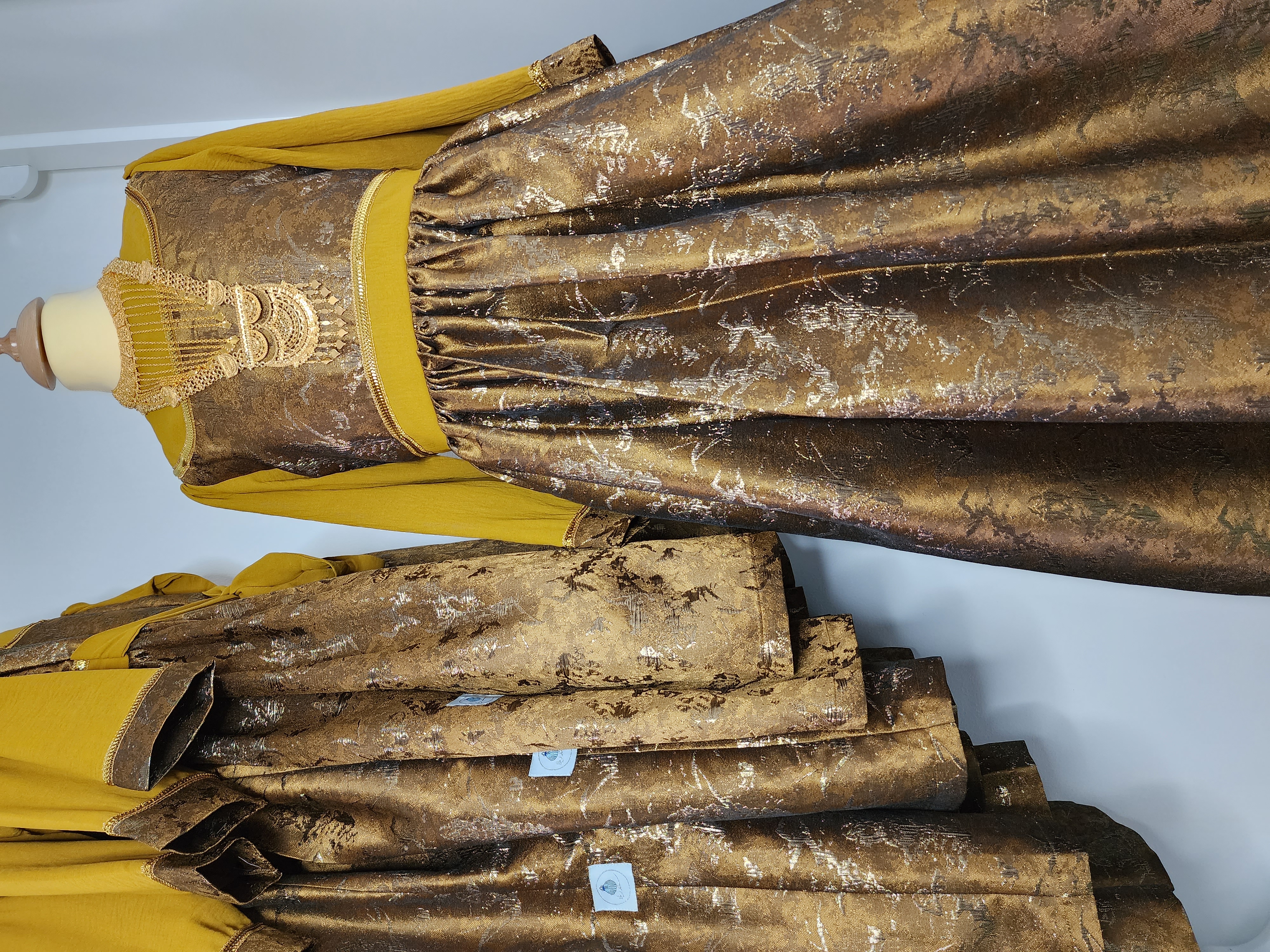 فستان كركمي فاخر