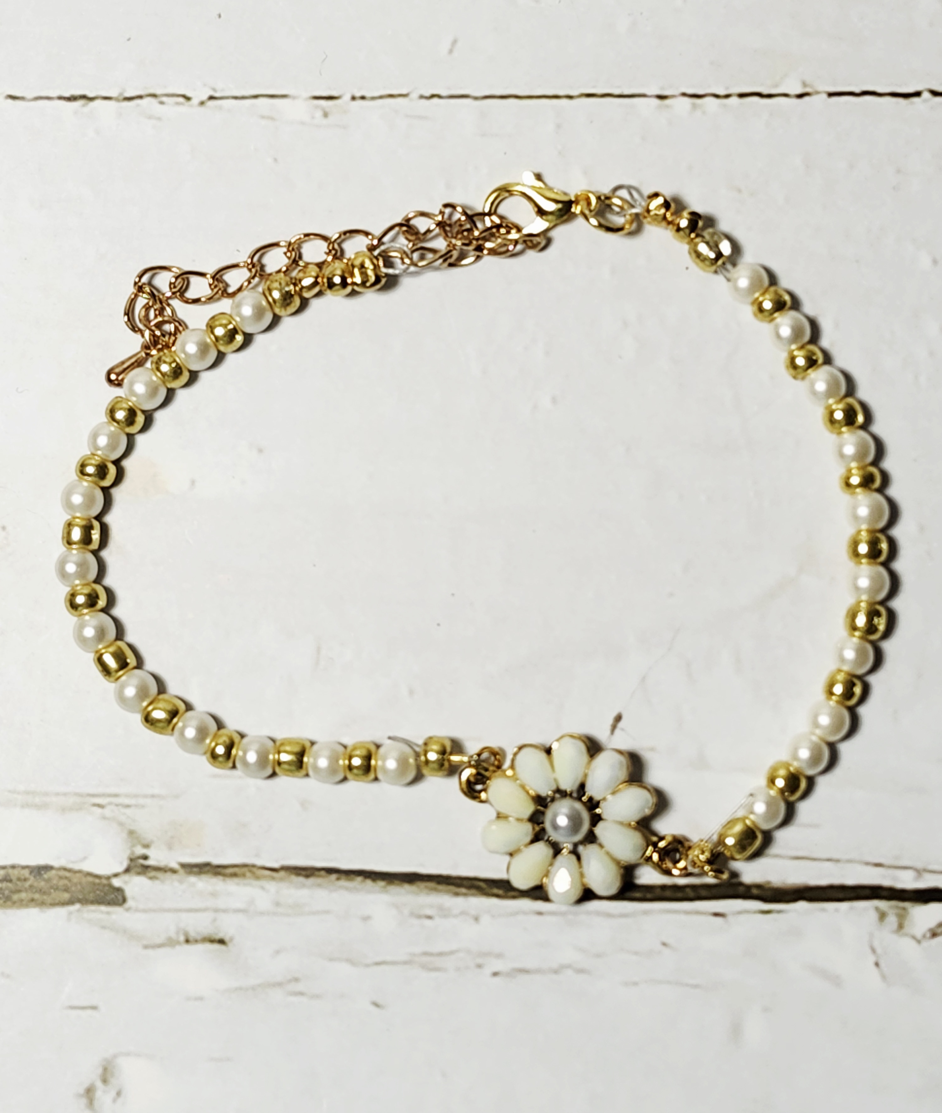 "Savannah" Pearl Daisy Bracelet