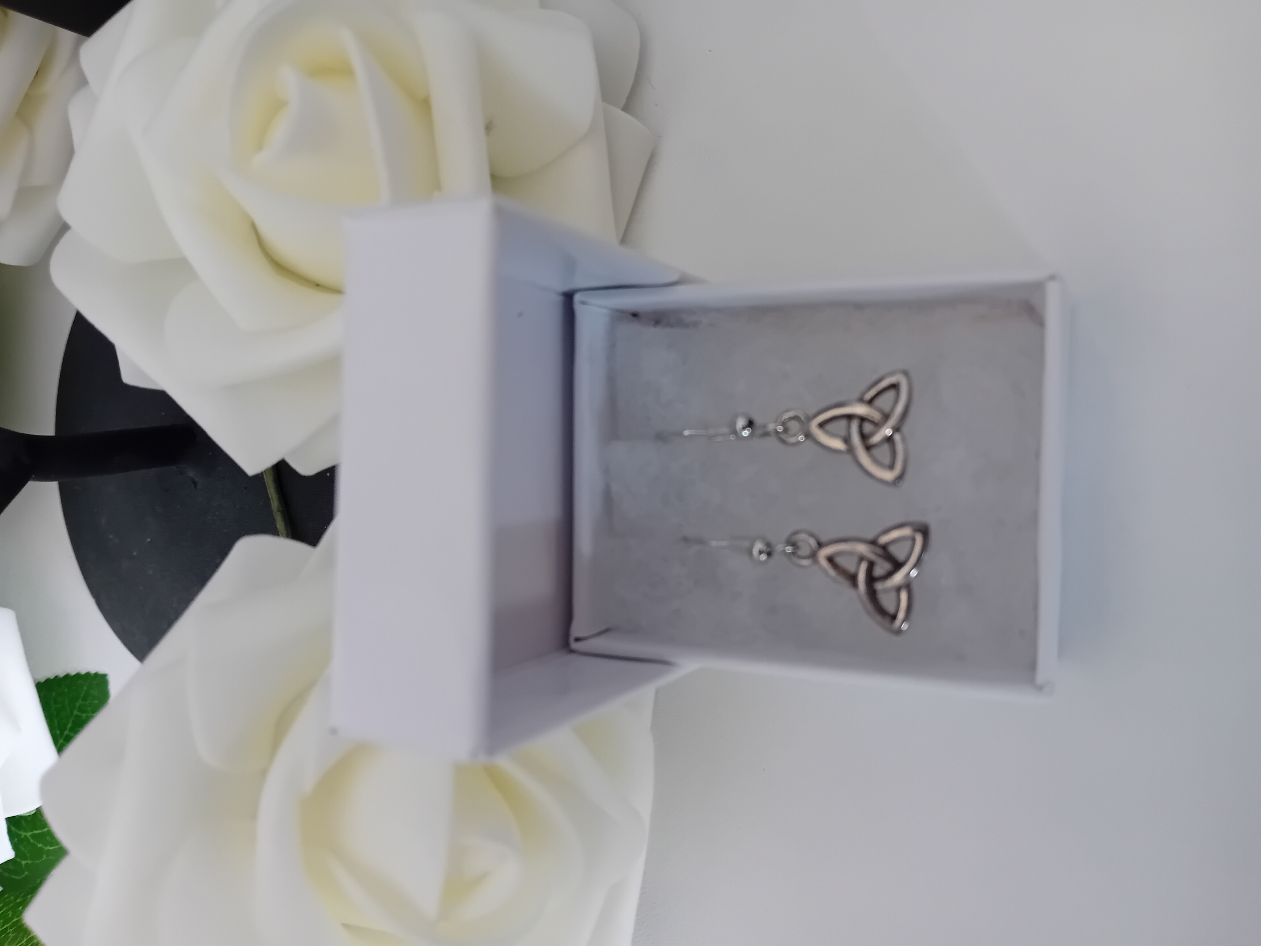 Boucles d'oreilles celtiques en argent. Motif triquetra