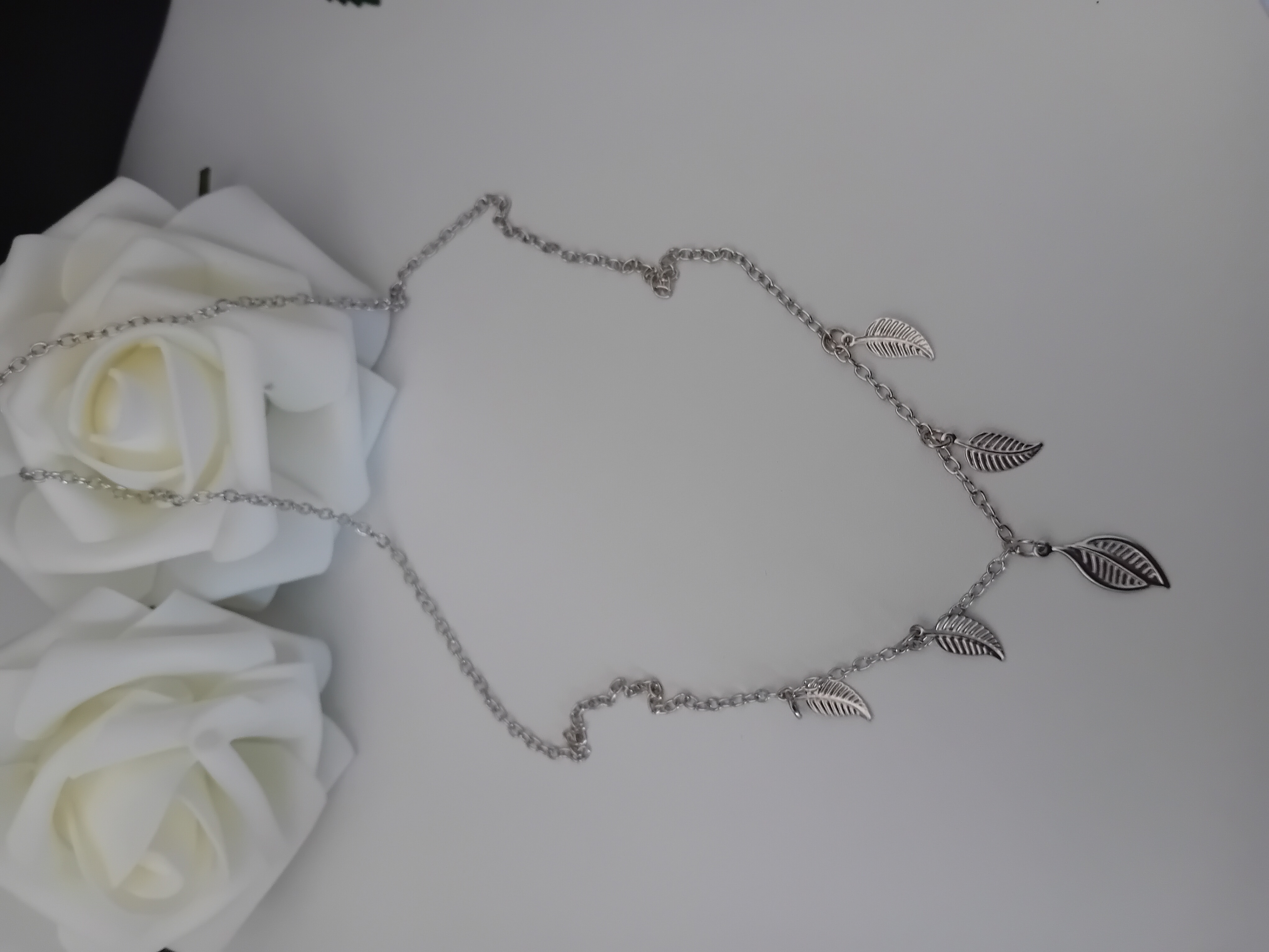 Ensemble : Collier et boucle d'oreille élégants en forme de feuille argentés