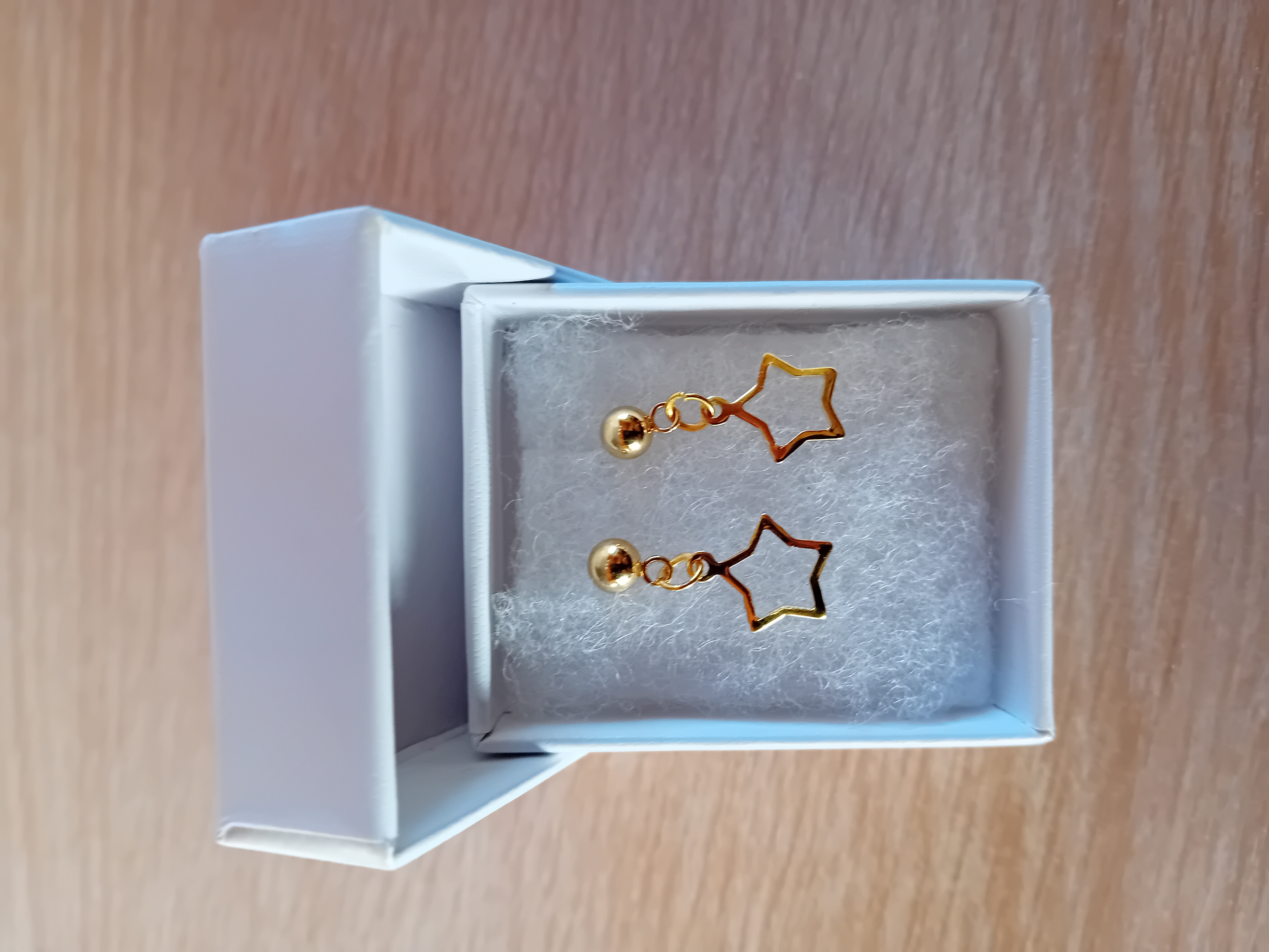 Boucles d'oreilles en forme d'étoile élégantes dorées