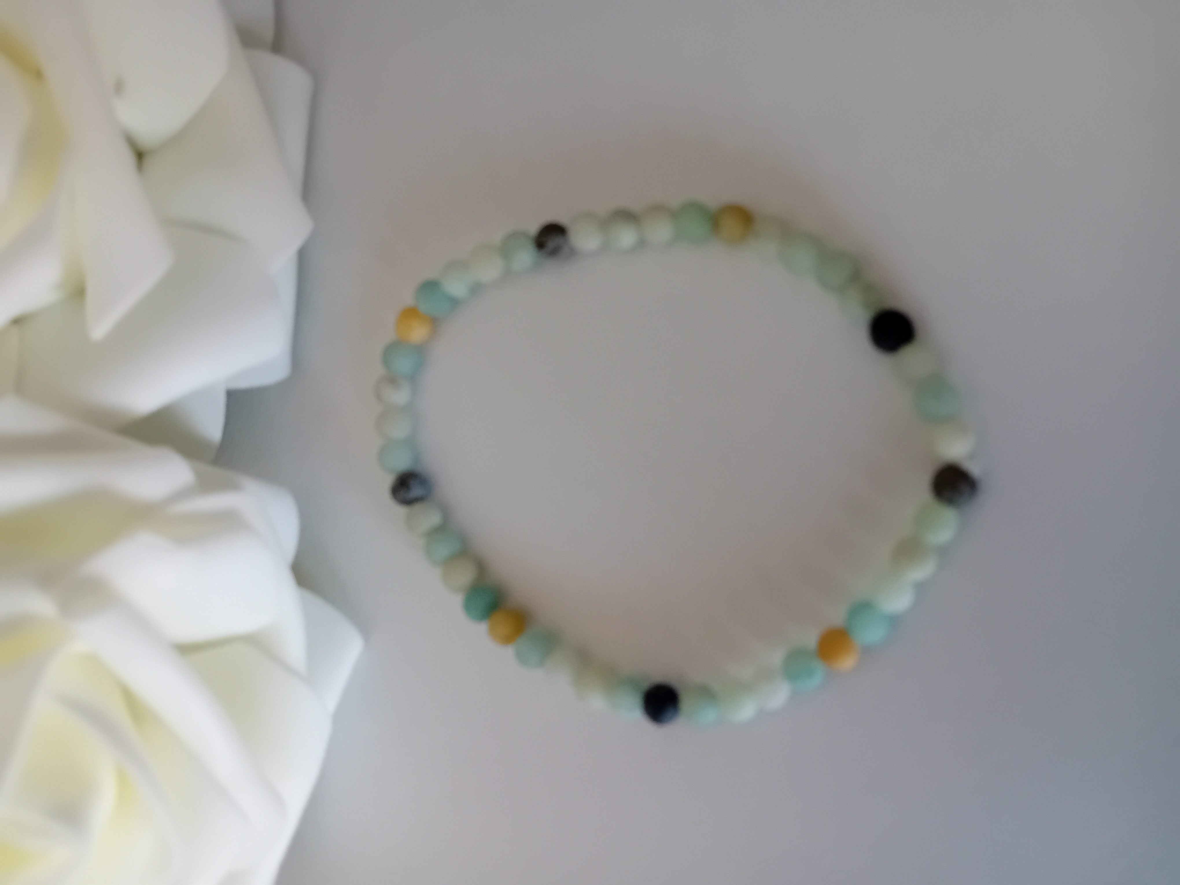 Bracelet en perles colorées en pierre naturelle Amazonite. Bijou raffiné.