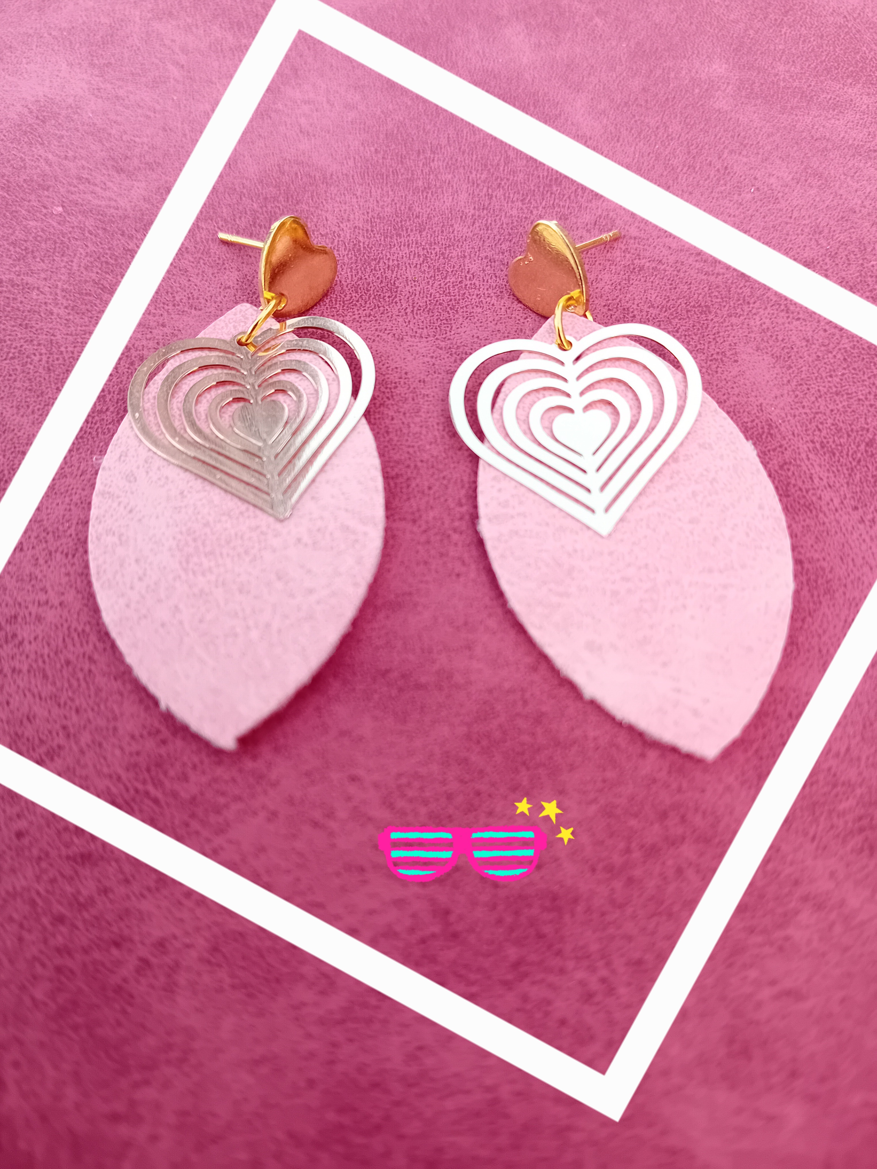 Boucles d'oreilles cœur doré et feuille en cuir rose