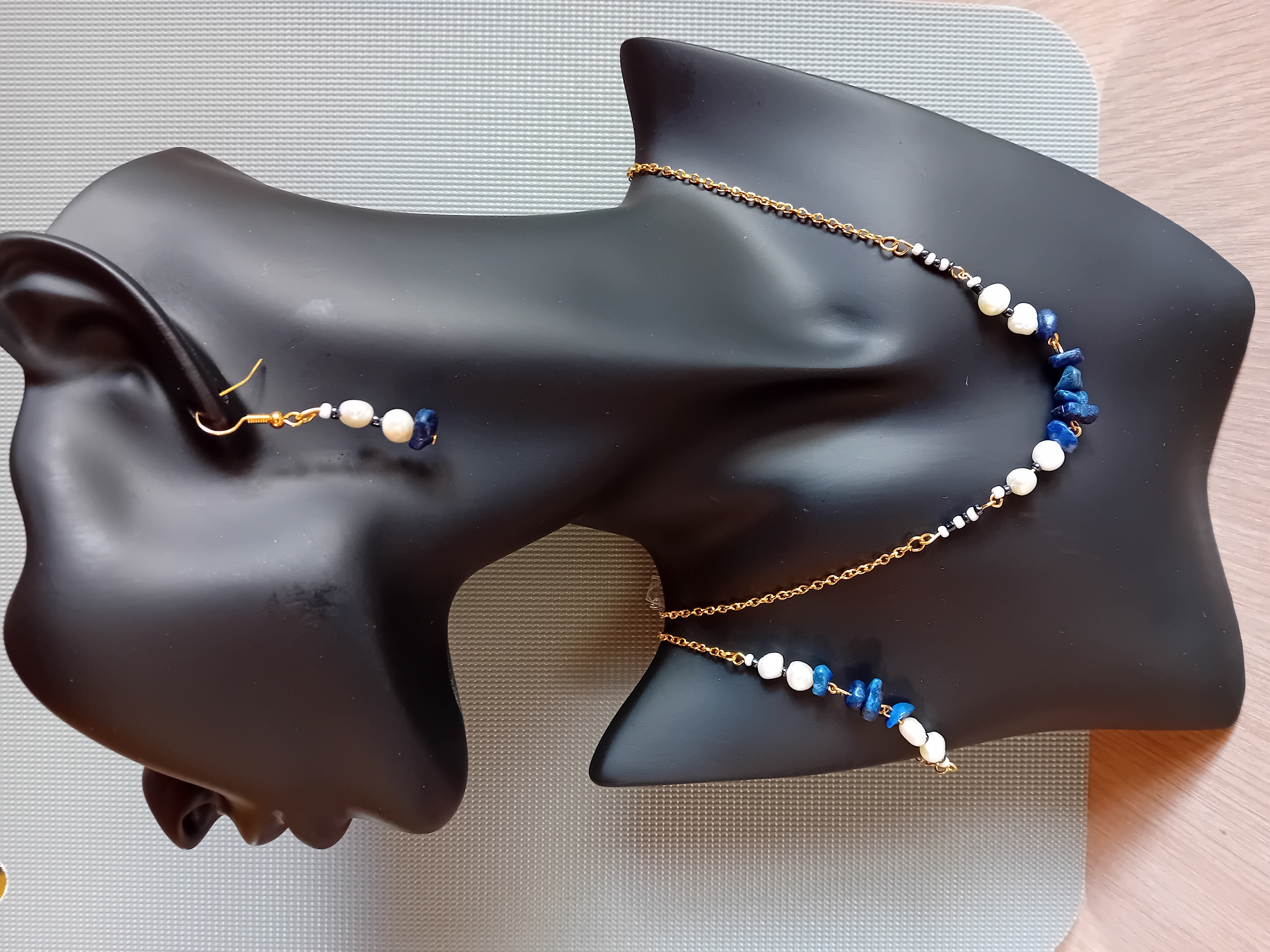 Parure bijoux perles et pierres naturelles bleues Apatite