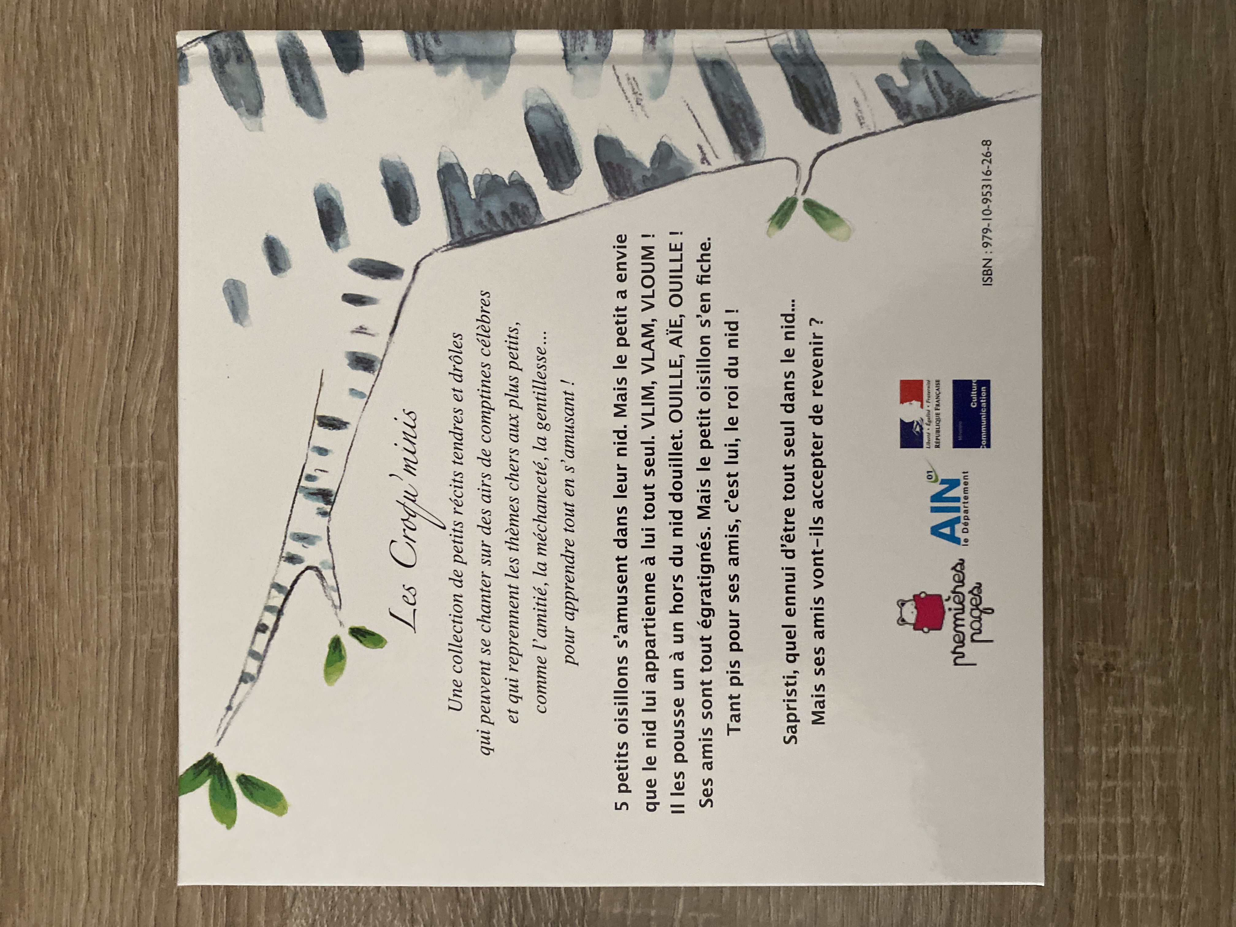 5 oiseaux dans le nid