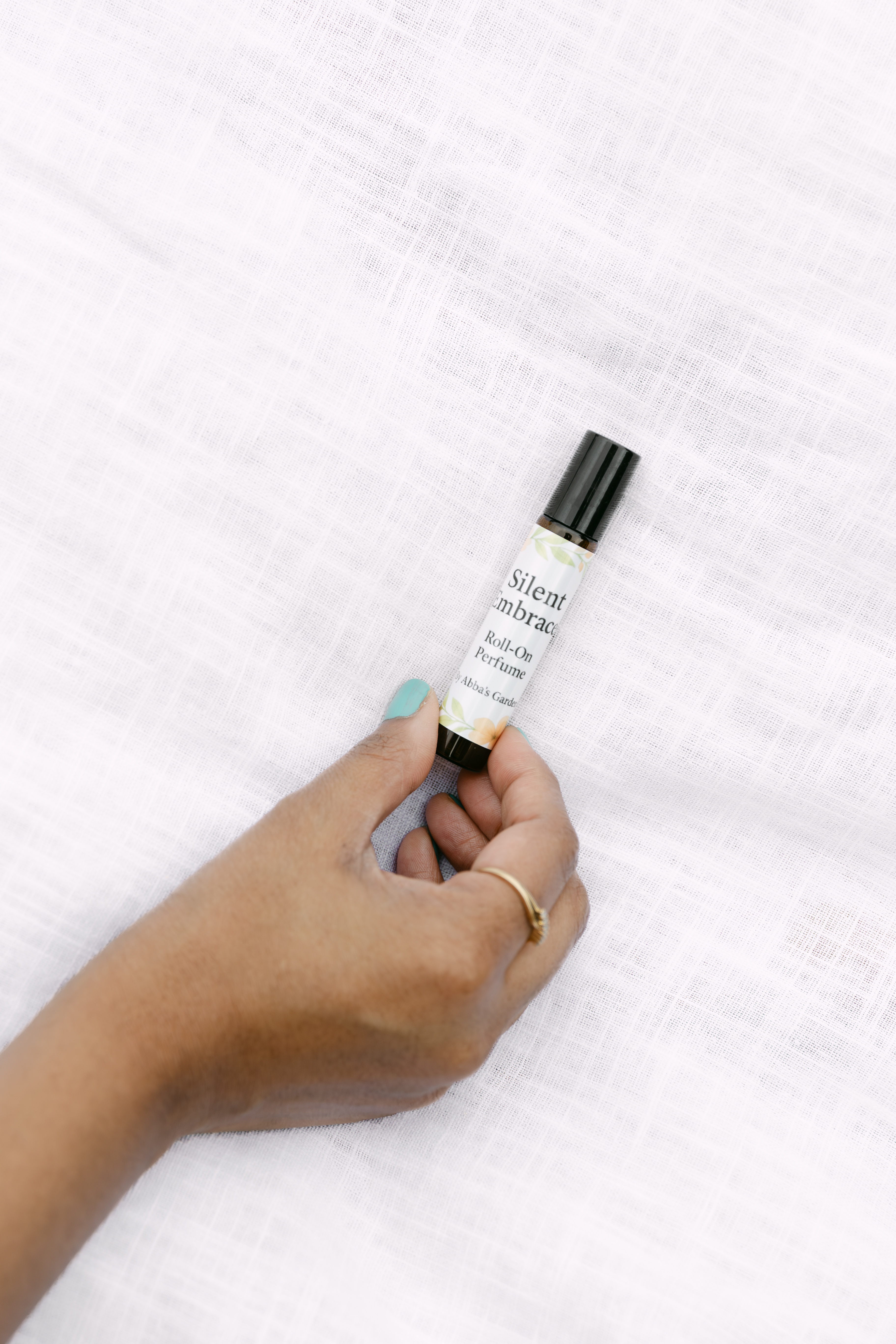 Silent Embrace – Roll-On Perfume 