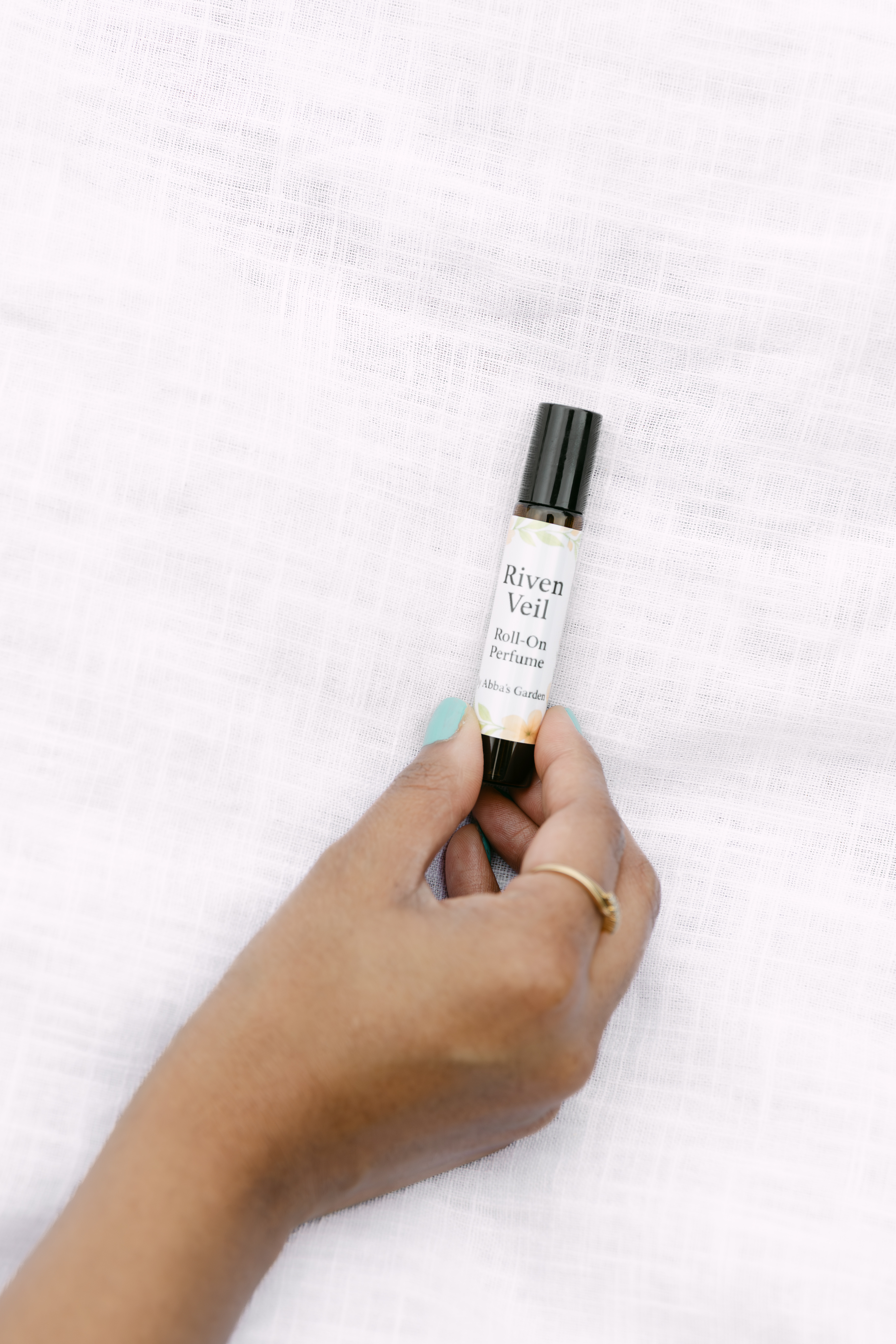 Riven Veil – Roll-On Perfume