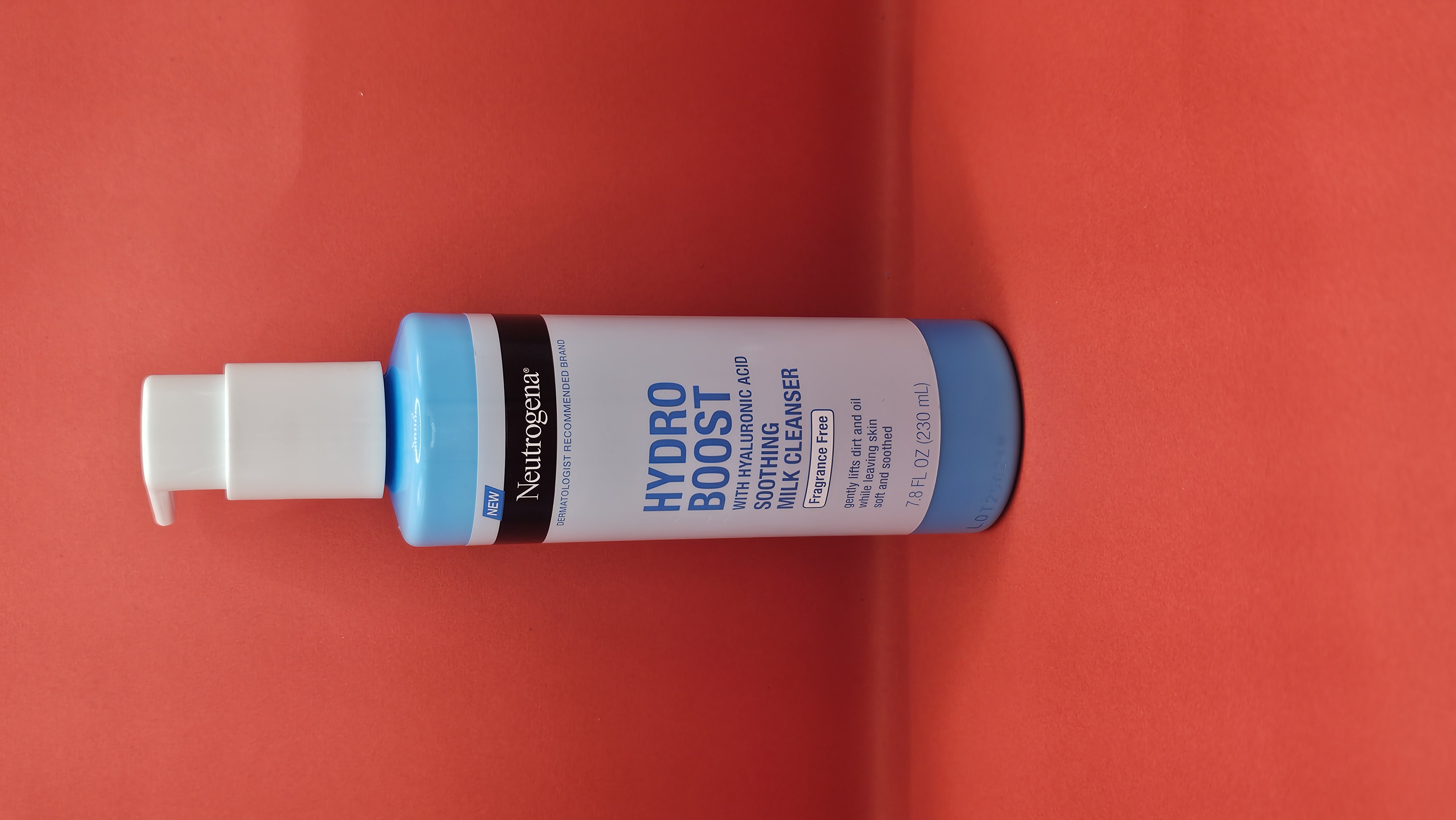 NEUTROGENA HYDRO BOOST SOOTHING MILK FACIAL CLEANSER WITH HYALURONIC ACID
