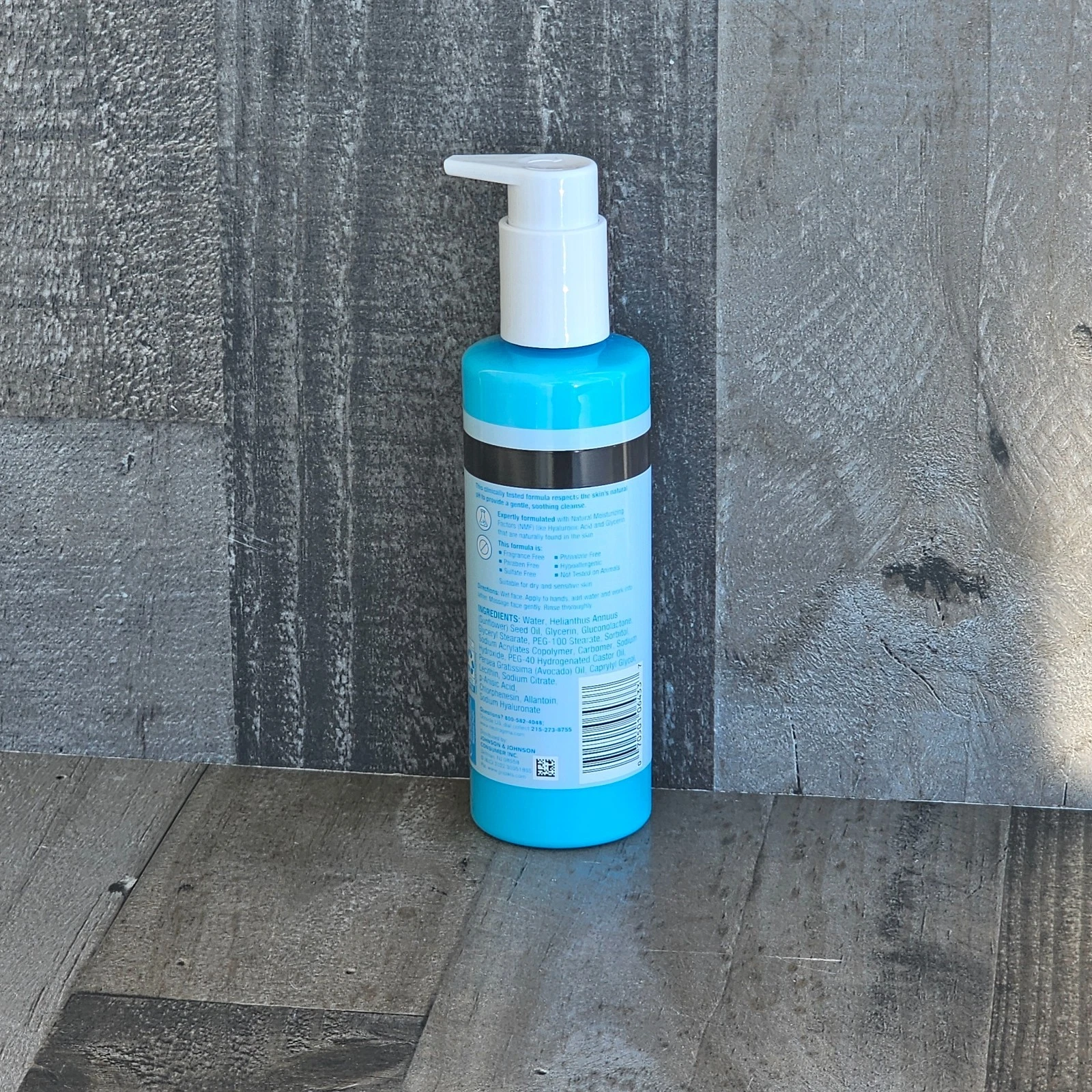 NEUTROGENA HYDRO BOOST SOOTHING MILK FACIAL CLEANSER WITH HYALURONIC ACID