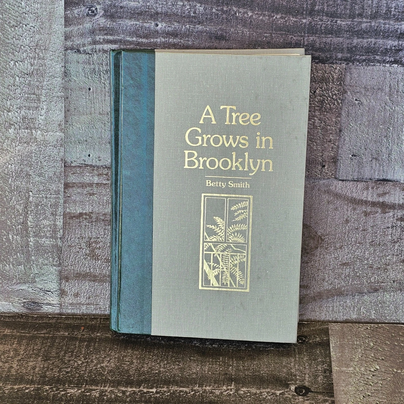 A TREE GROWS IN BROOKLYN BY BETTY SMITH