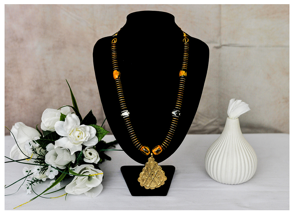 Traditional Gold Pendant Necklace