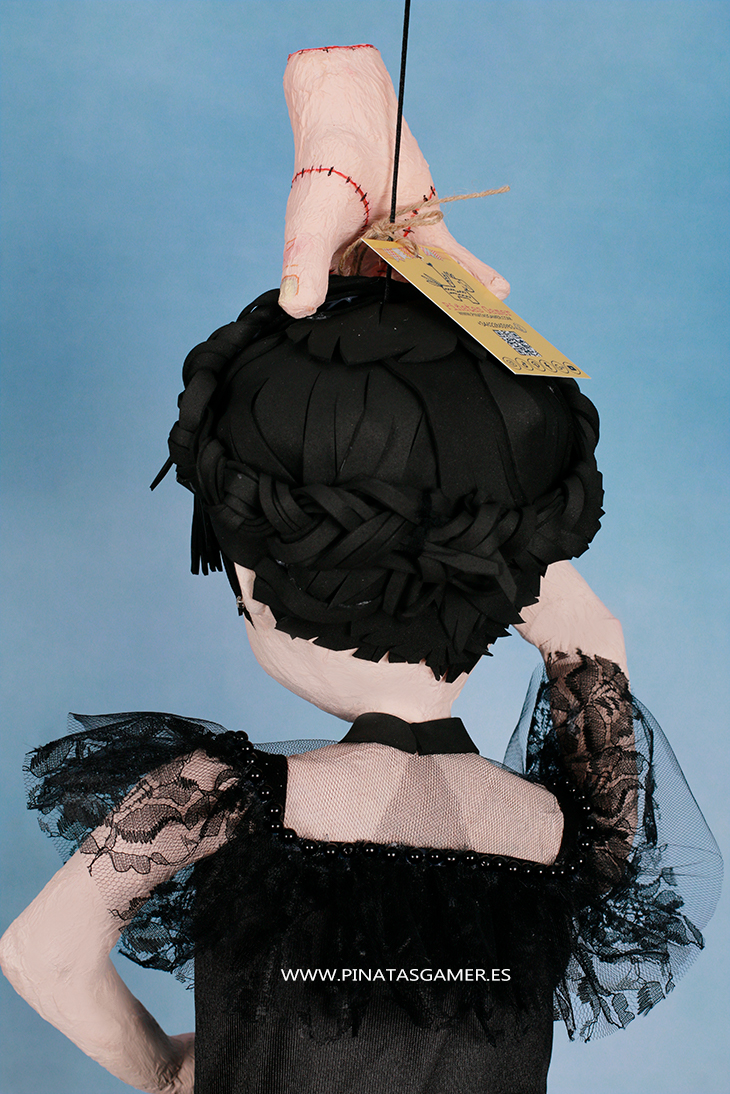 Piñata de miércoles Adams