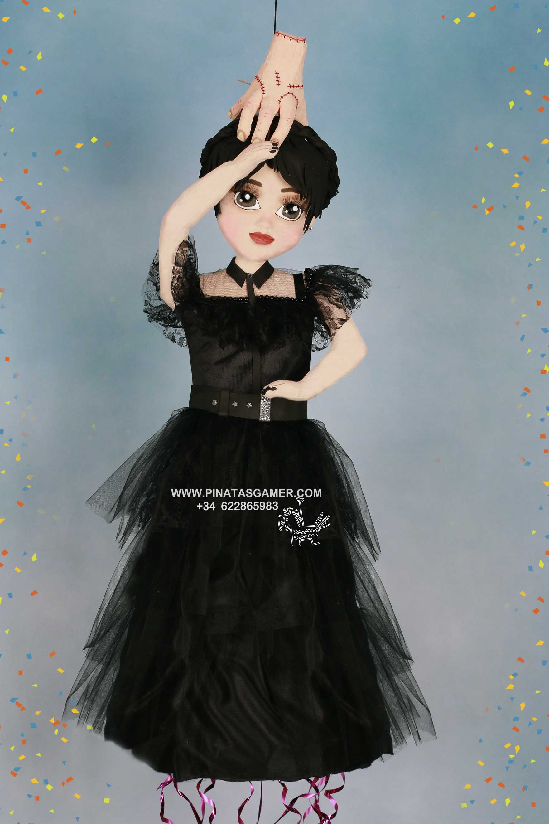 Piñata de miércoles Adams