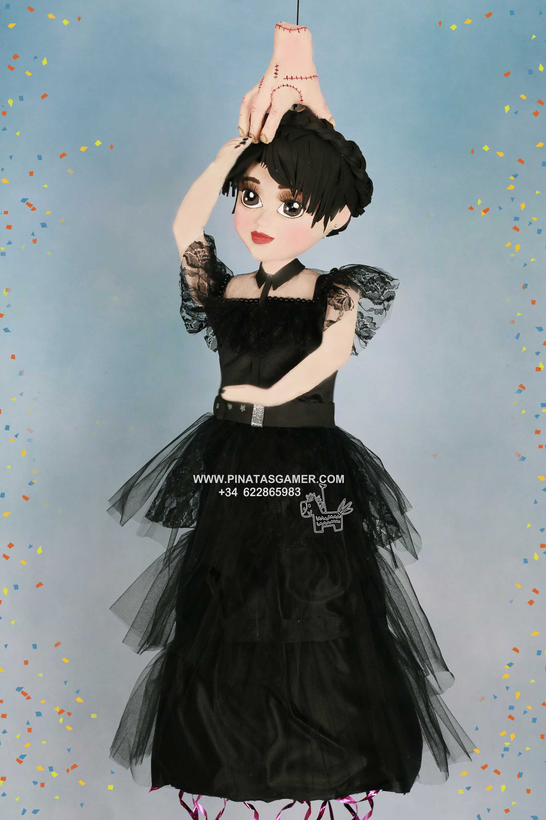 Piñata de miércoles Adams