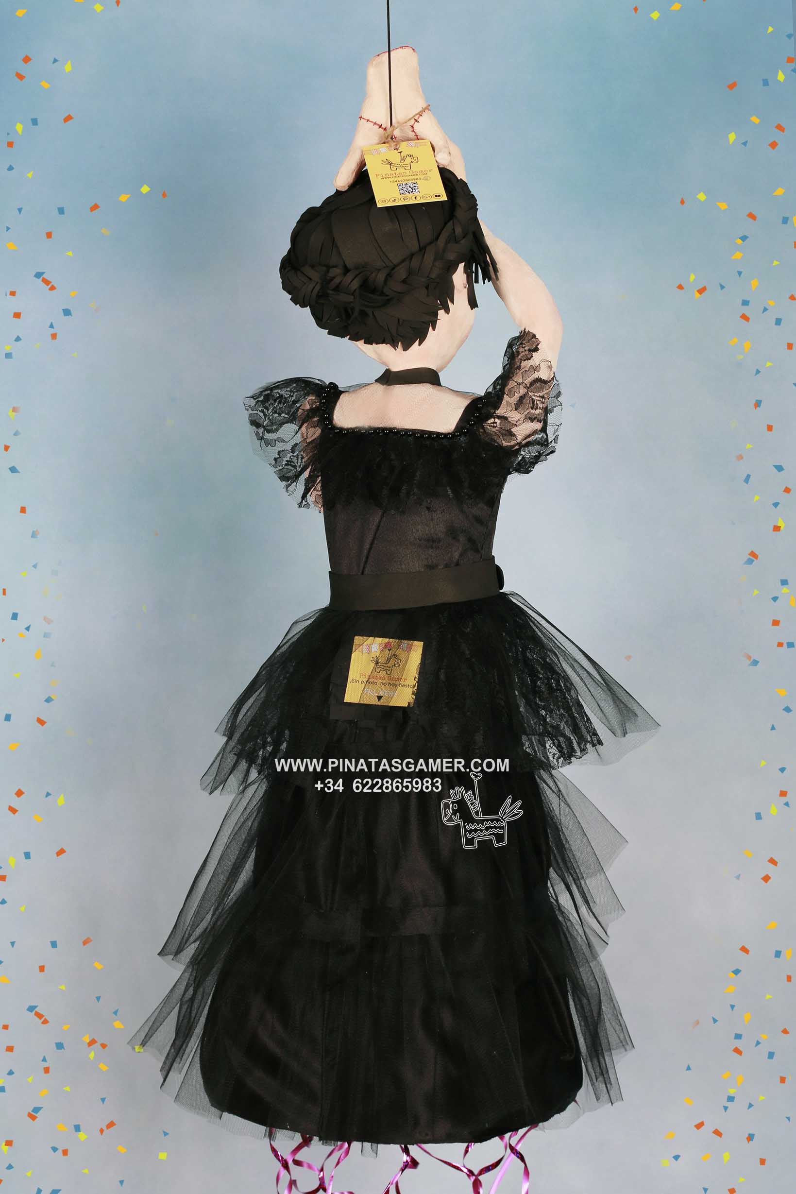 Piñata de miércoles Adams