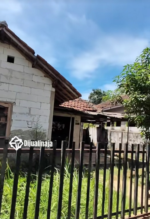 Di jual rumah dan bangunan lokasi di Jl.Flamboyan Purwakarta