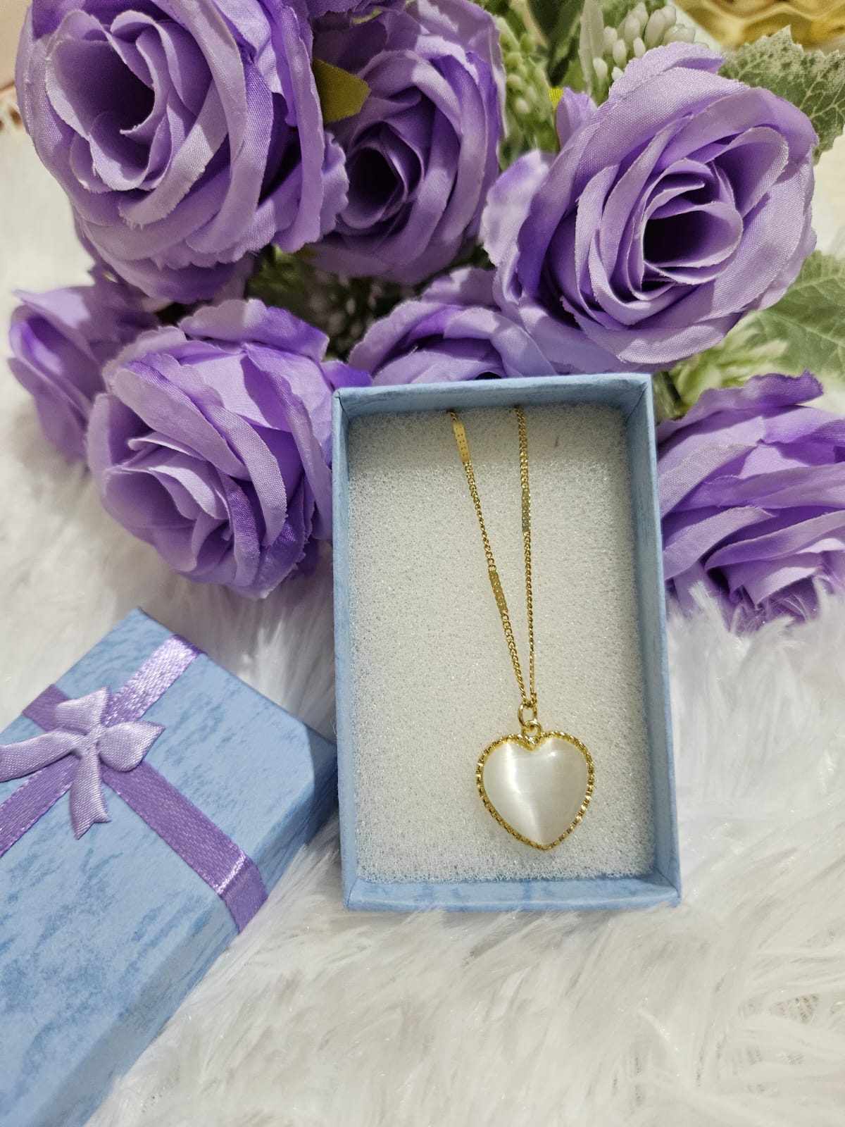 Collar de corazón blanco