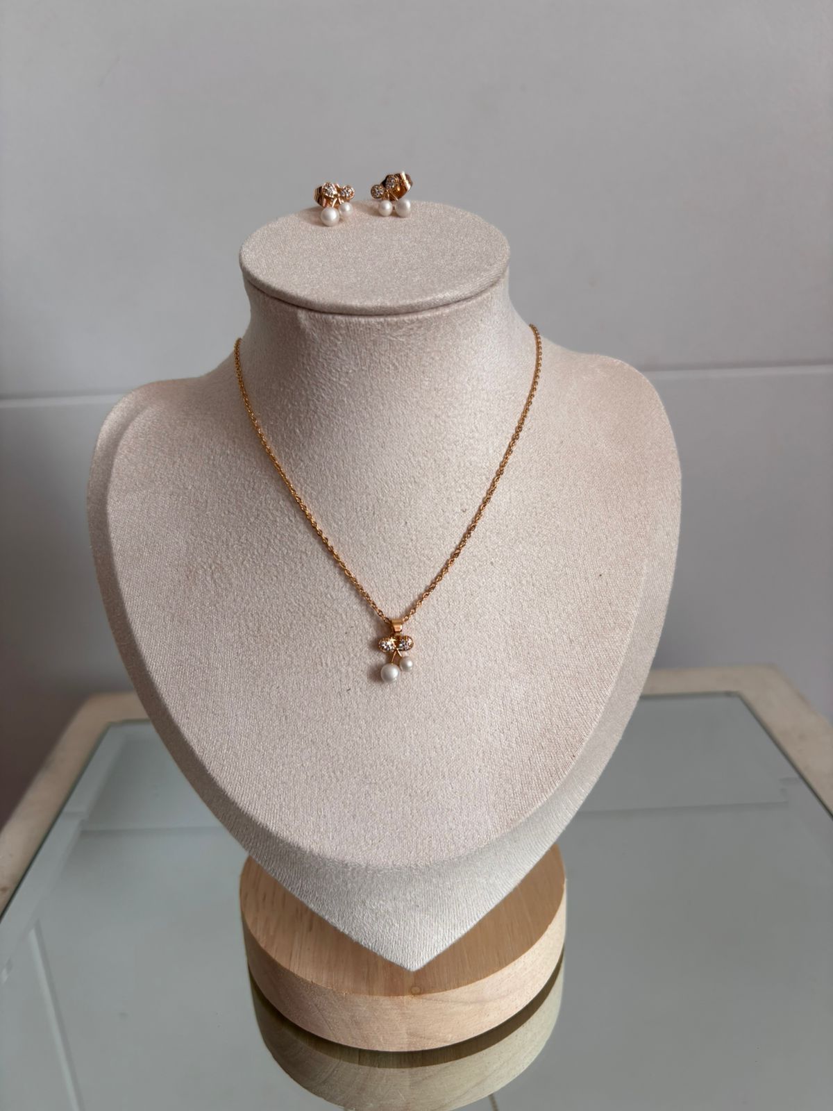 Collar y aretes cerezas de perla