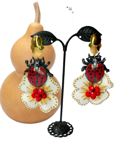 Pendientes de mariquita y flor