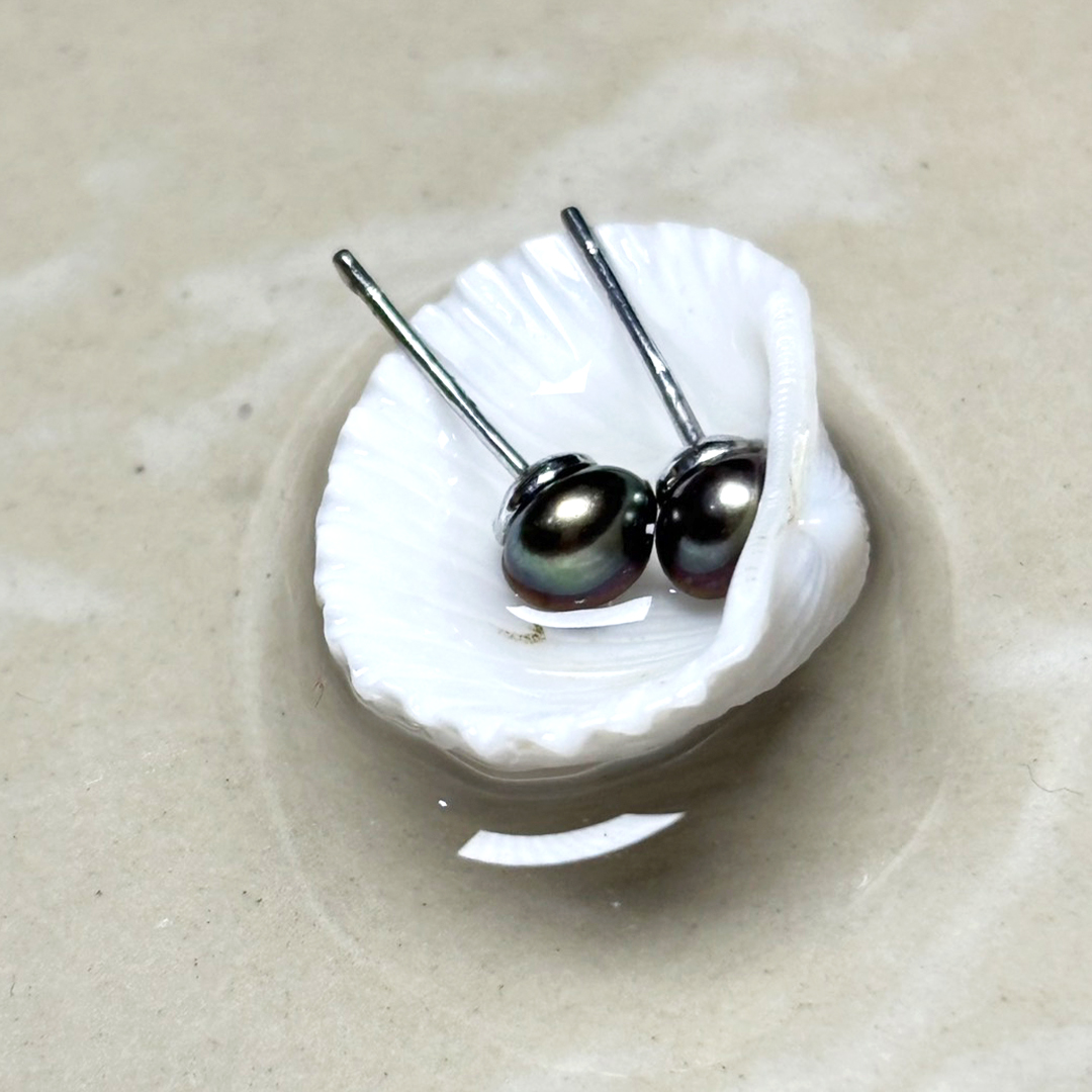 Black Pearl Stud Earrings