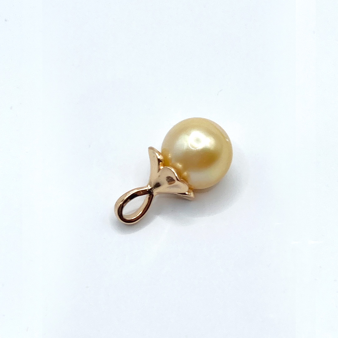 Goldie Pendant Signature