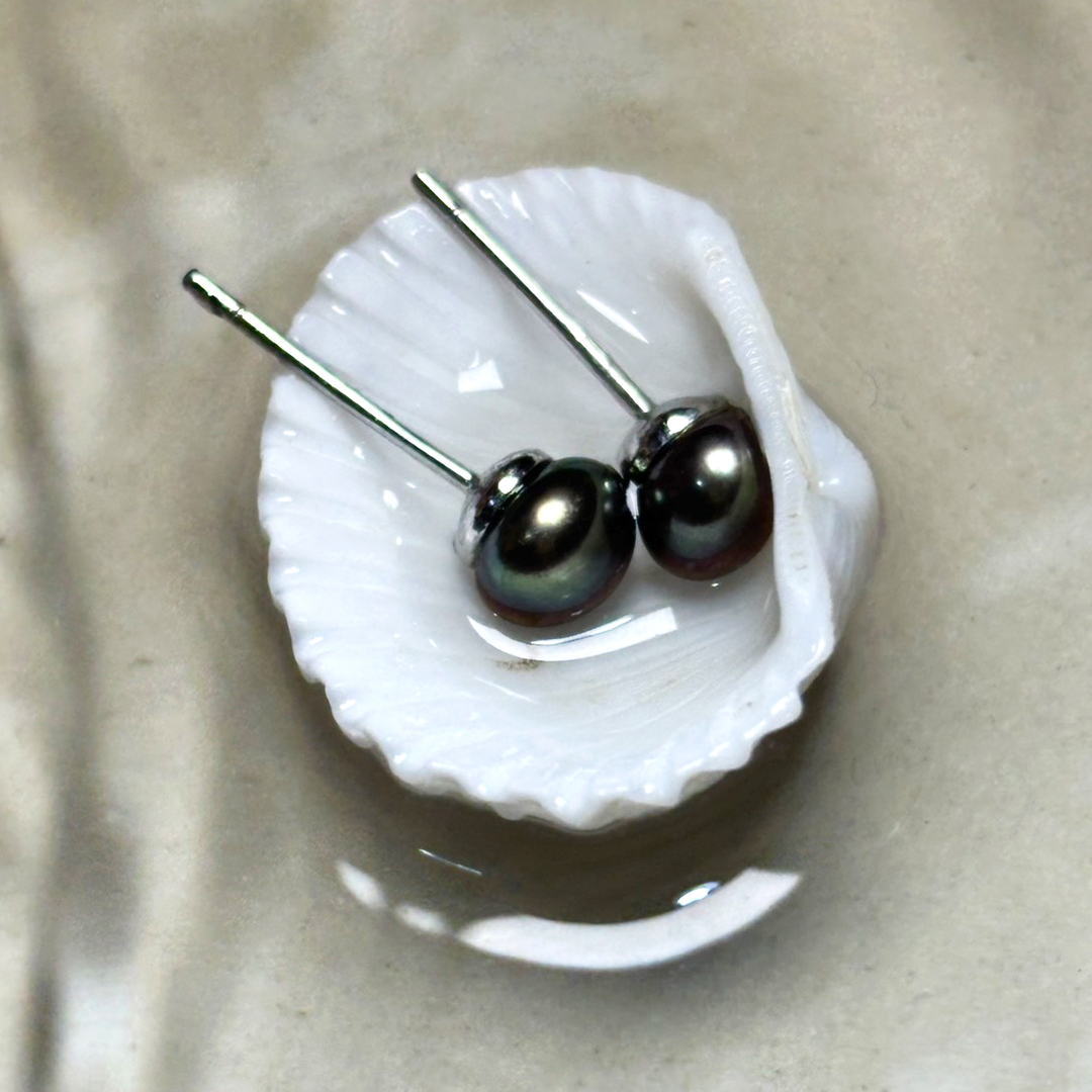 Black Pearl Stud Earrings