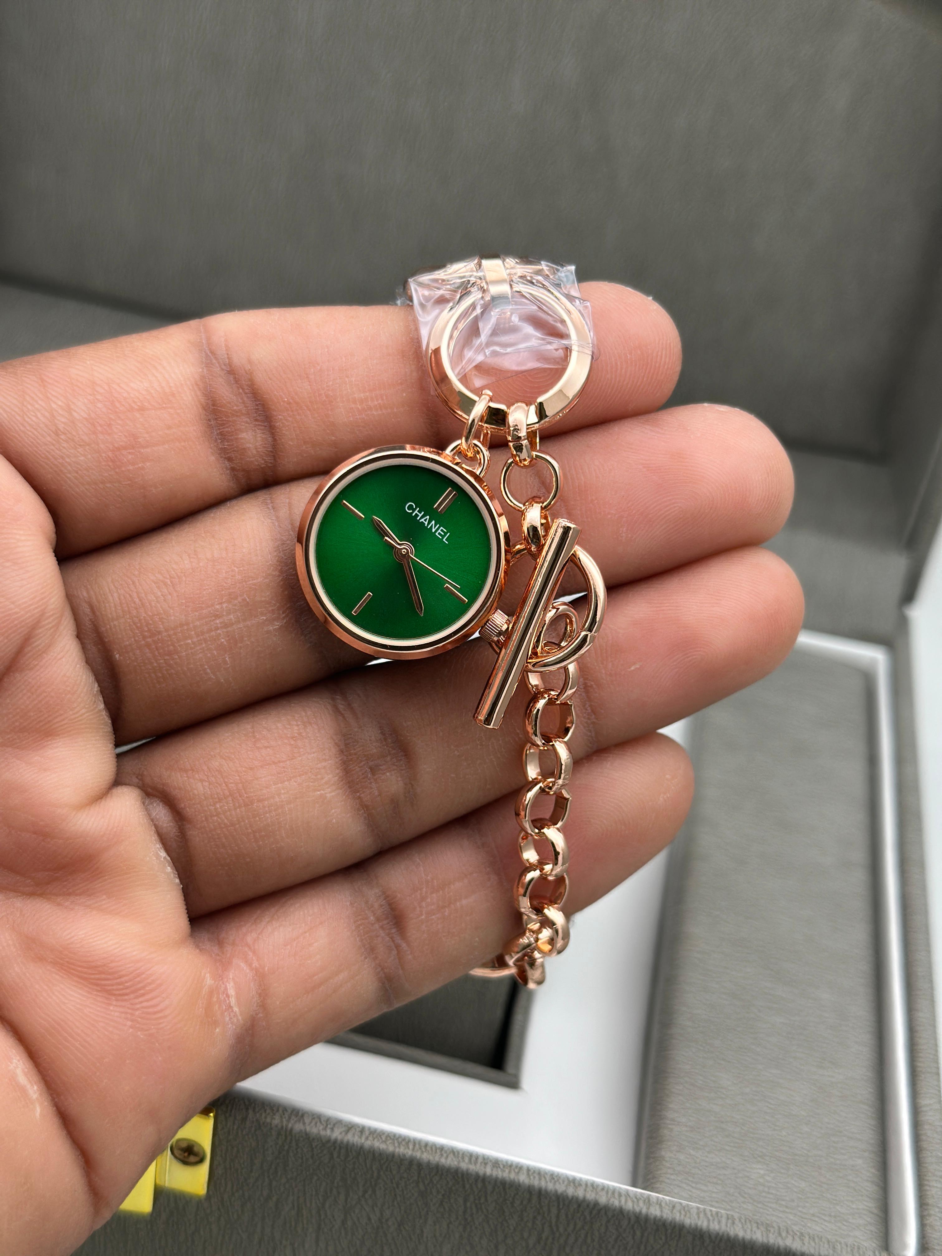 Cha nel Green Dial Bracelet Watch