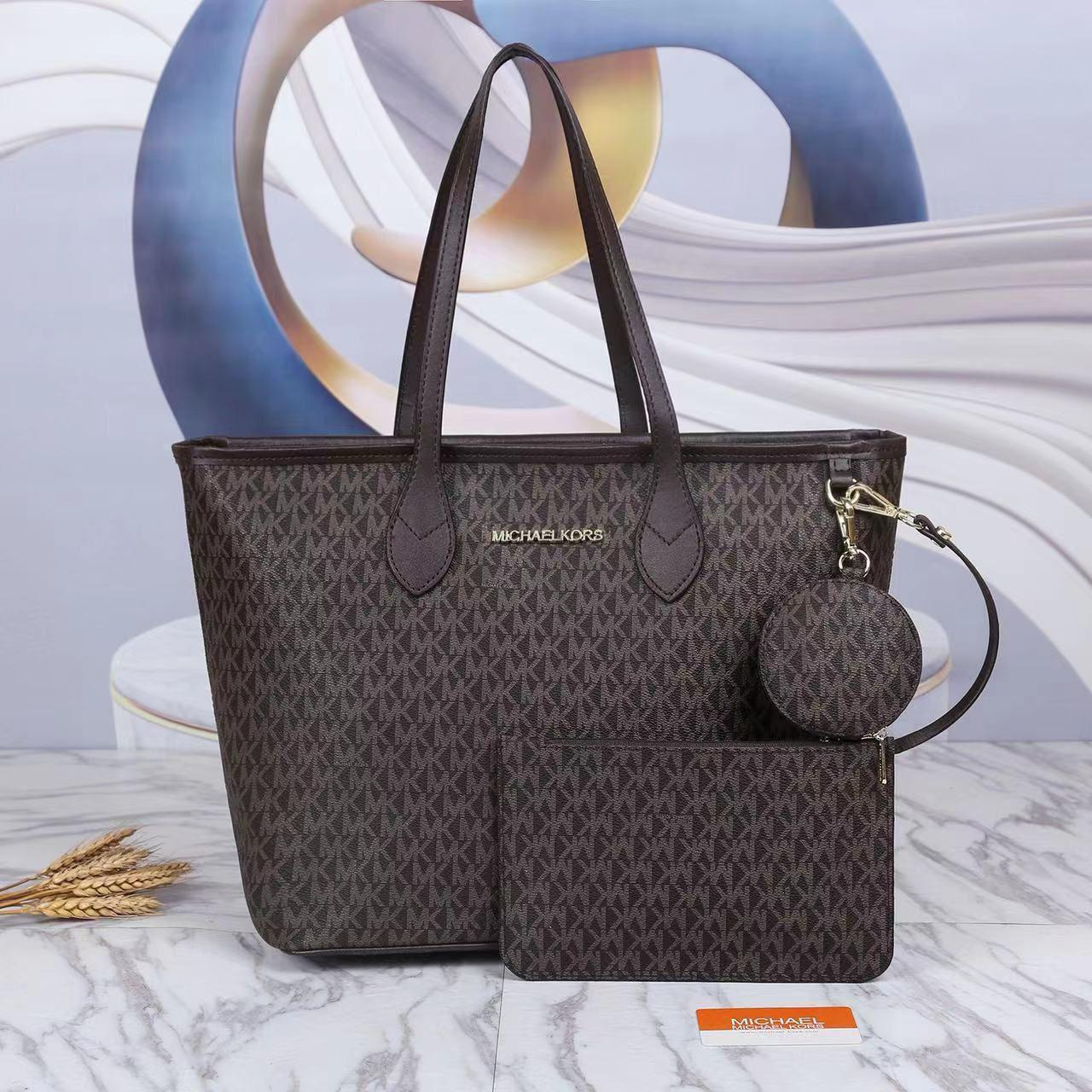 Mic hael K ors Monogram Tote Bag Set