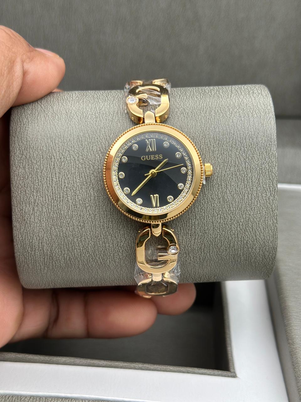 Gu ess Women's  Watch