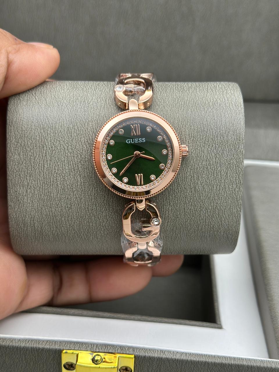 Gu ess Women's  Watch