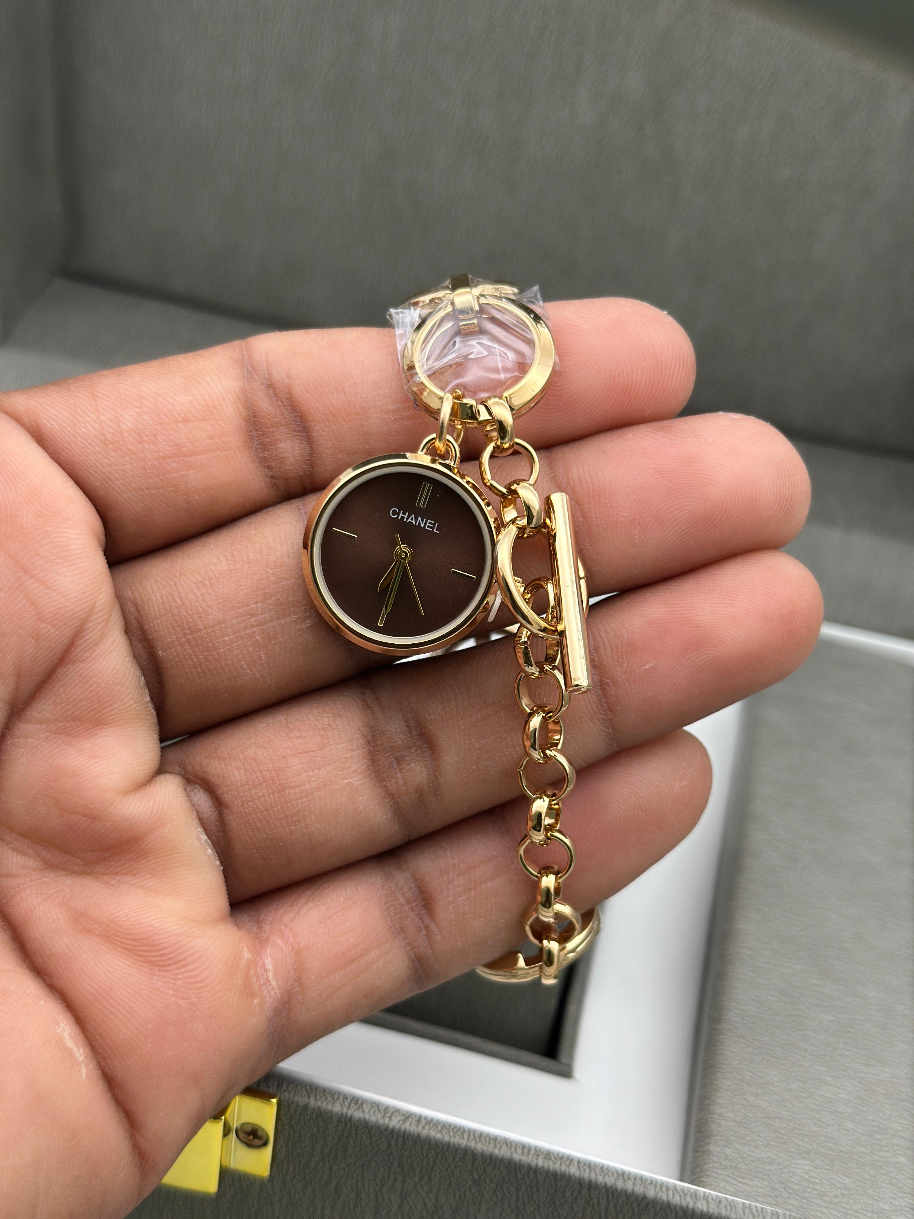 Cha nel Green Dial Bracelet Watch