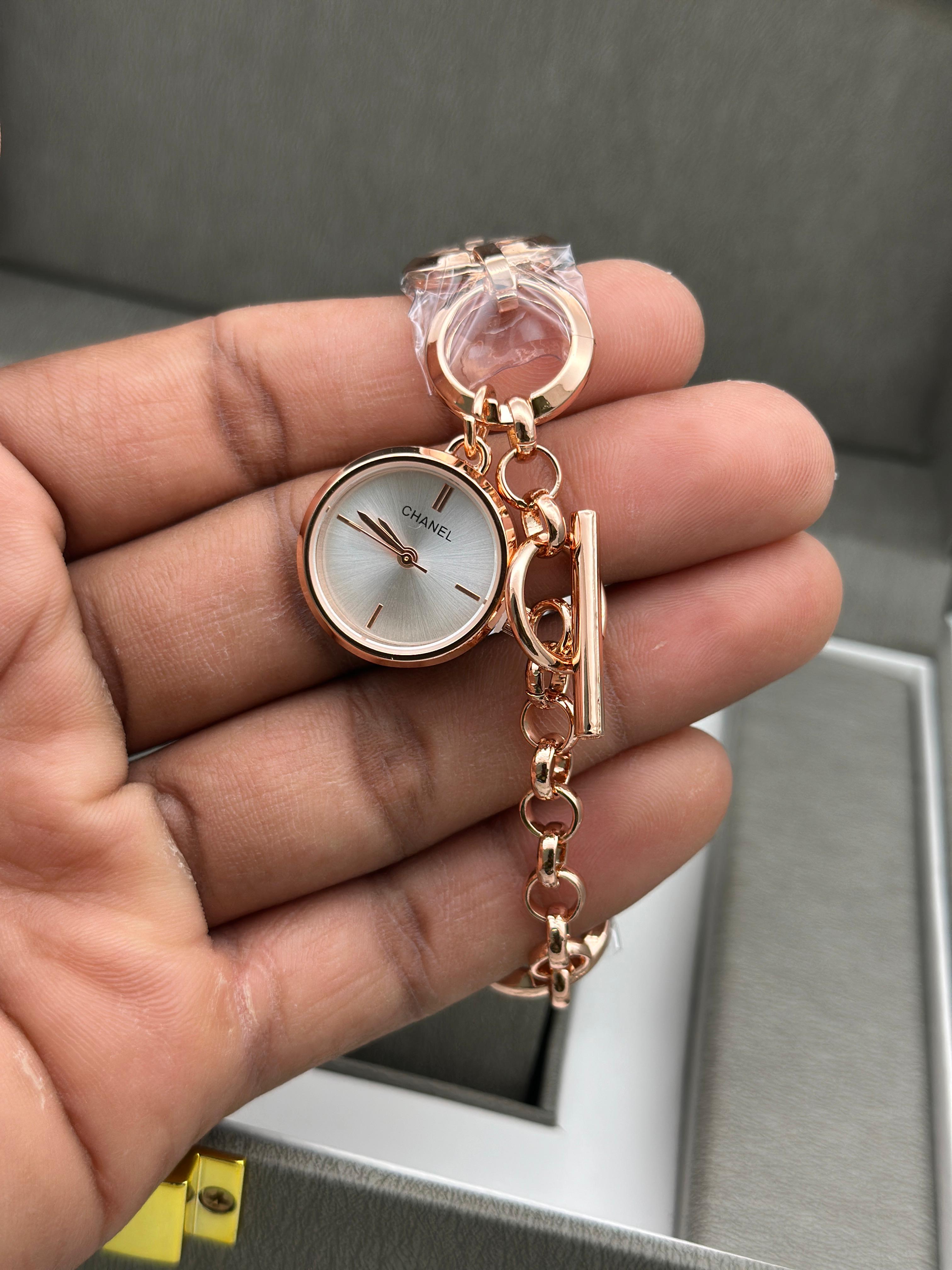 Cha nel Green Dial Bracelet Watch