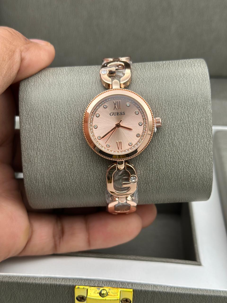 Gu ess Women's  Watch