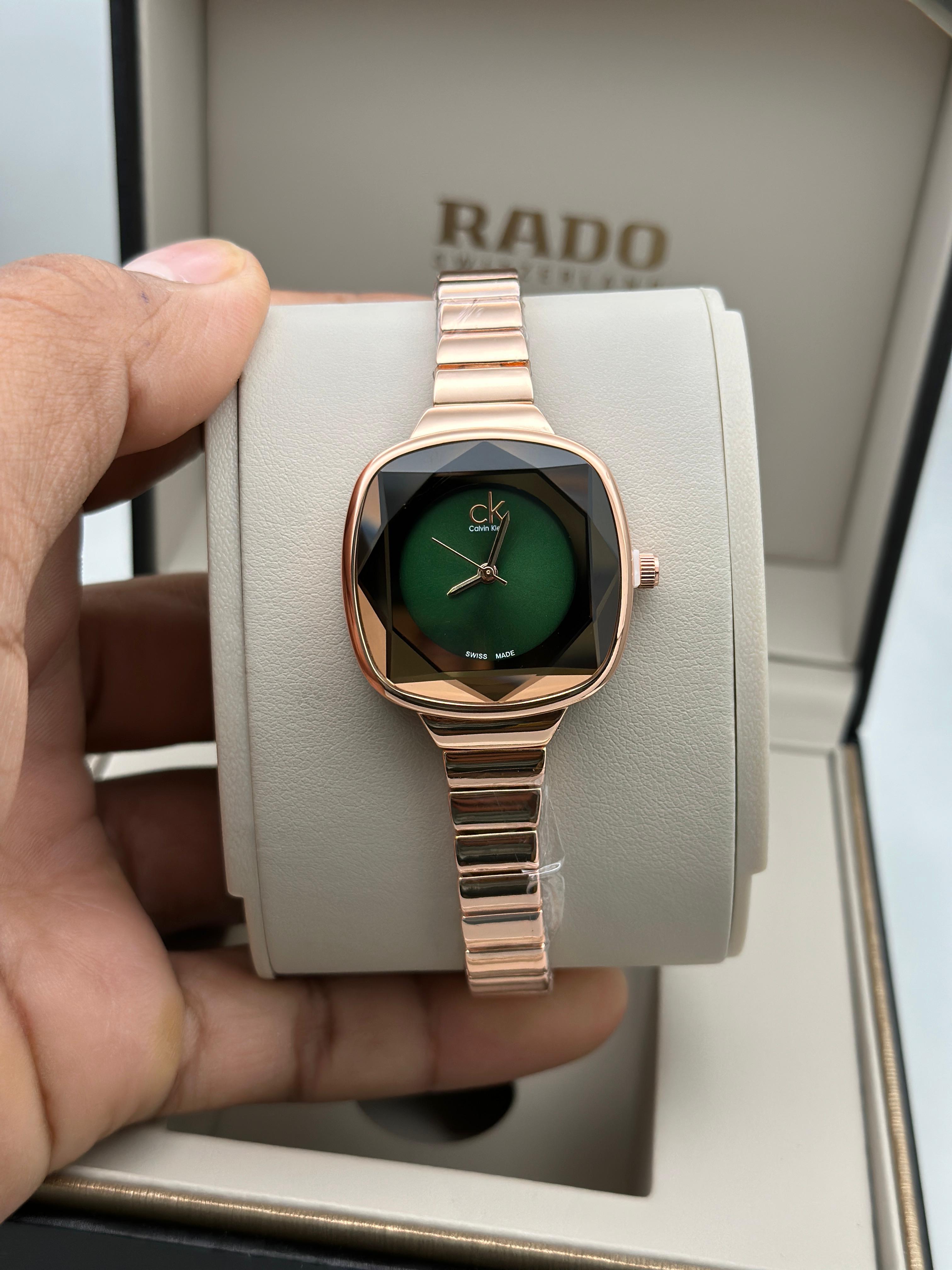 Cal vin Kle in Rose Gold Women’s Wristwatch